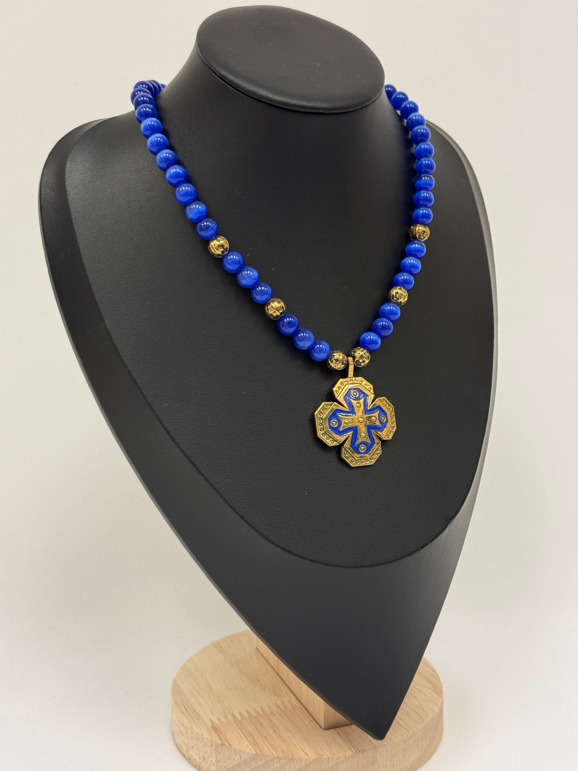 Single-Strand Necklace – Kyanite with Brass Beads and Pendant
