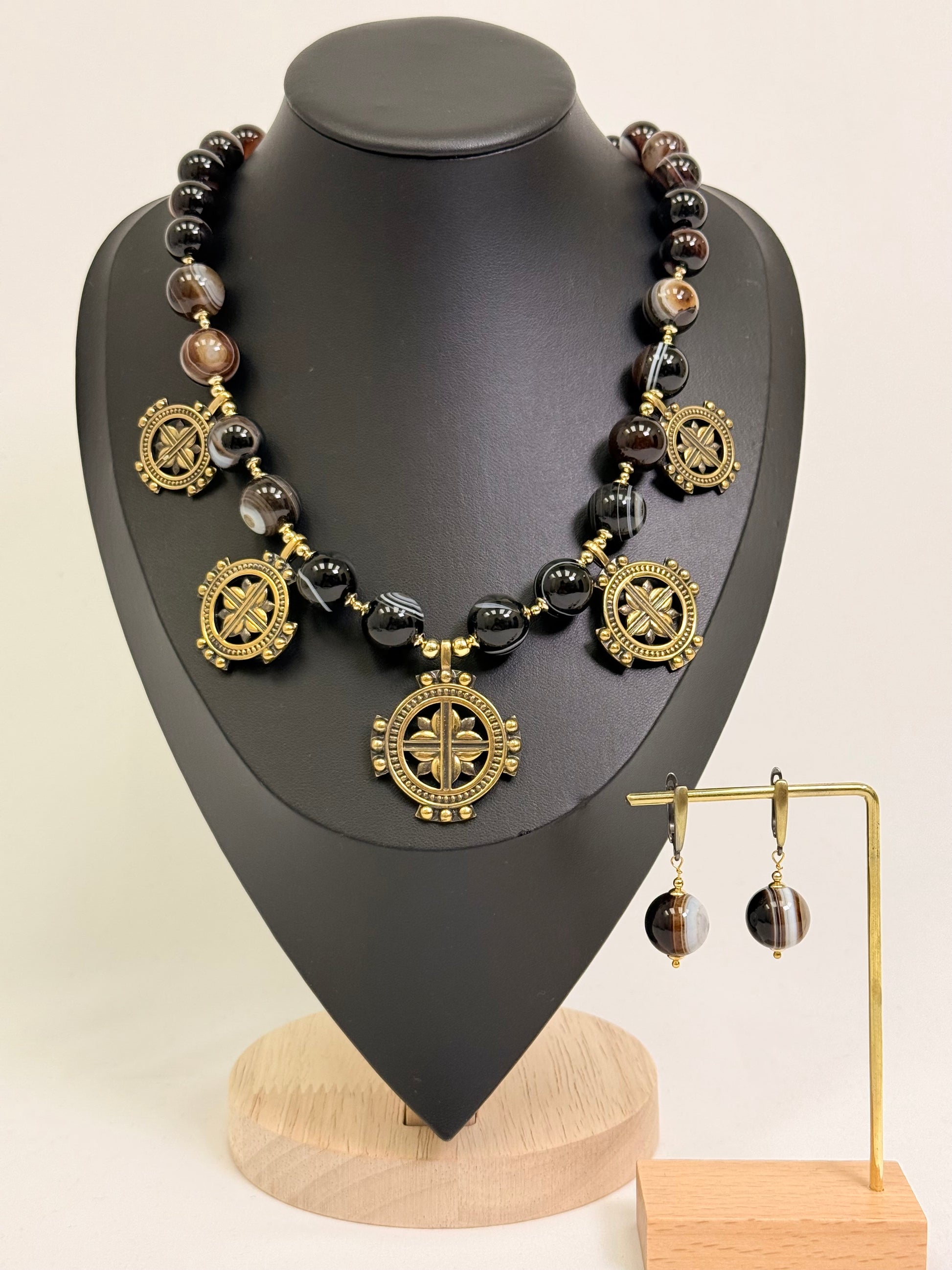 Single-Strand Striped Agate Necklace with Brass Pendants