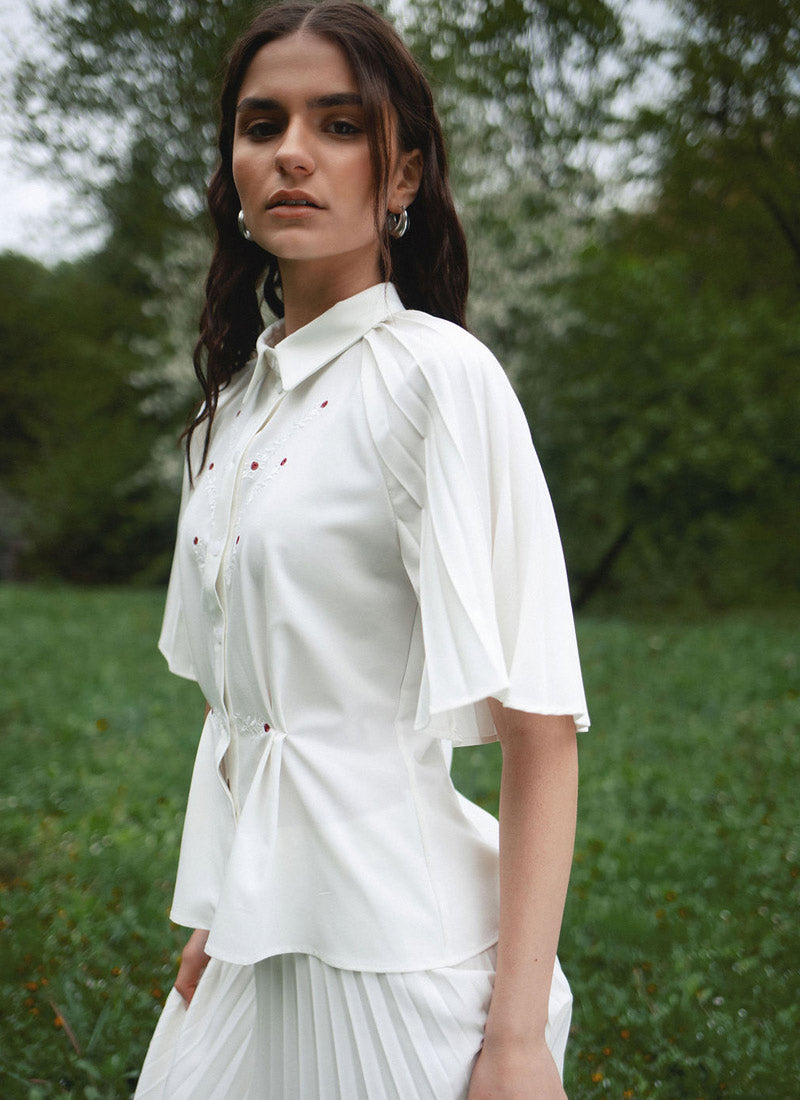 “Homin” White Embroidered Blouse