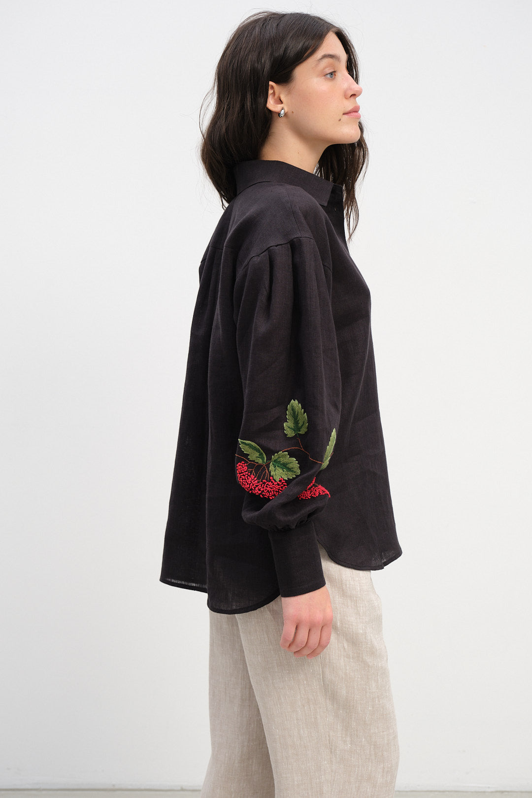 Linen Shirt with Hand-Embroidered Viburnum Black