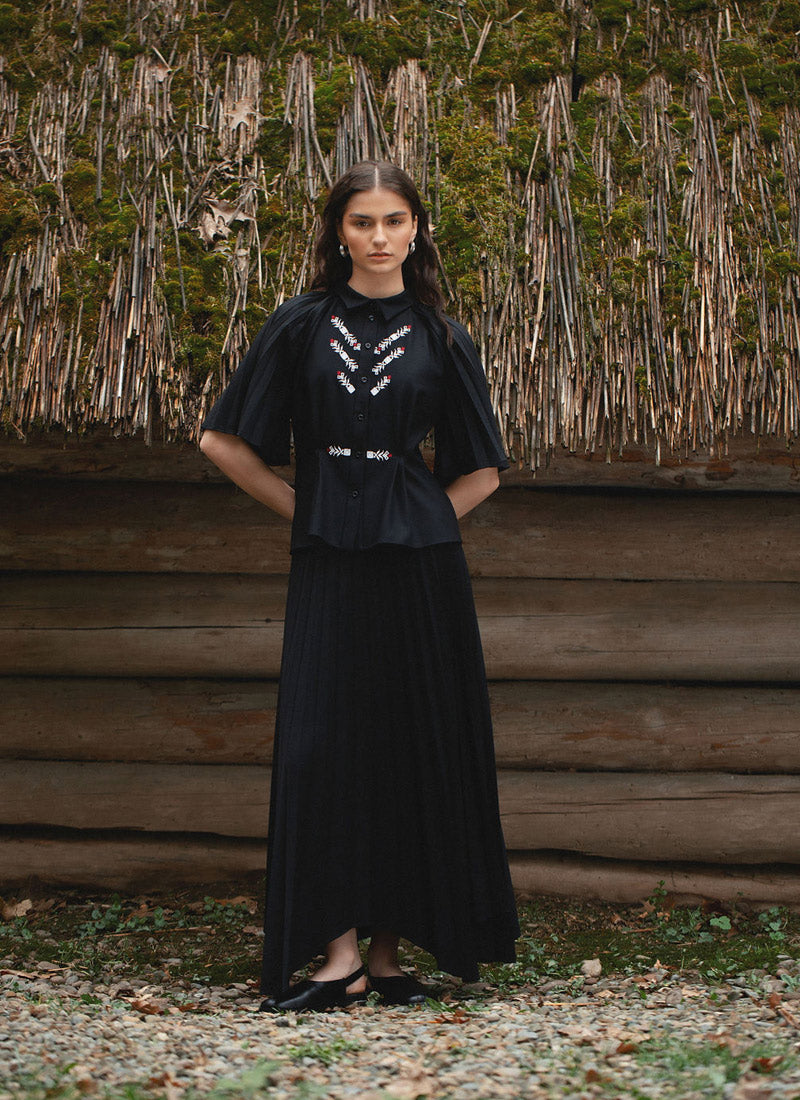 “Homin” Black Embroidered Blouse