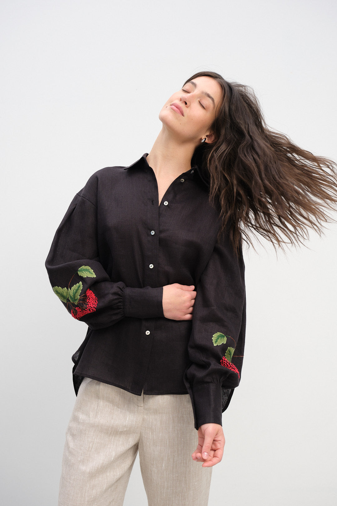 Linen Shirt with Hand-Embroidered Viburnum Black
