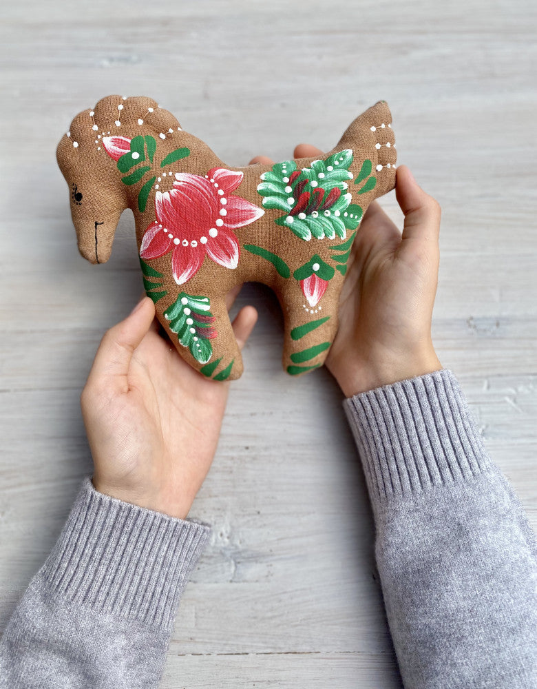 Souvenir "Little Horse with pink flowers (coffee)"