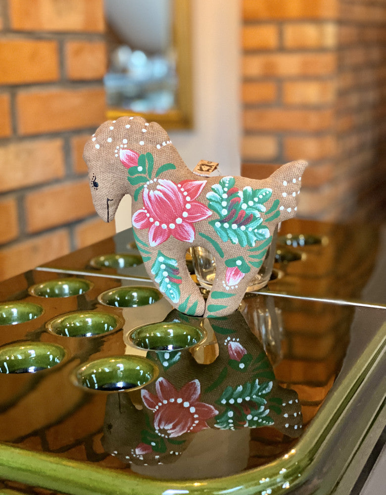 Souvenir "Little Horse with pink flowers (coffee)"