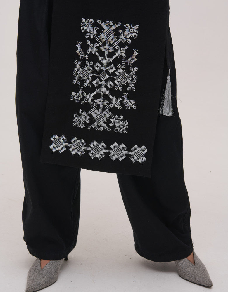 Black apron with gray birds