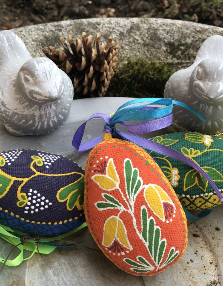 Souvenir "Small Orange Easter Egg with a Flower"