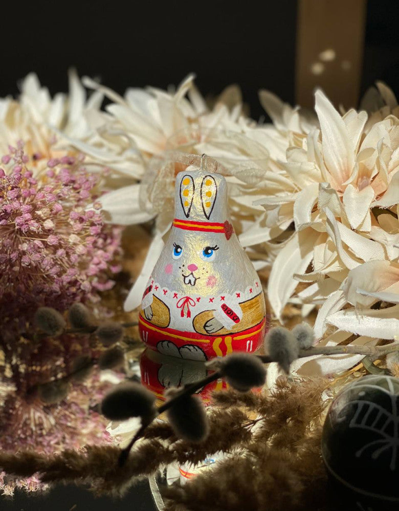 Souvenir "Bunny (girl) in an embroidered dress"