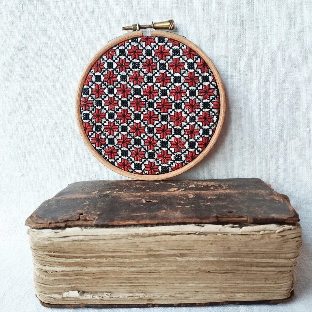 Hand embroidery in embroidery hoop 22 cm