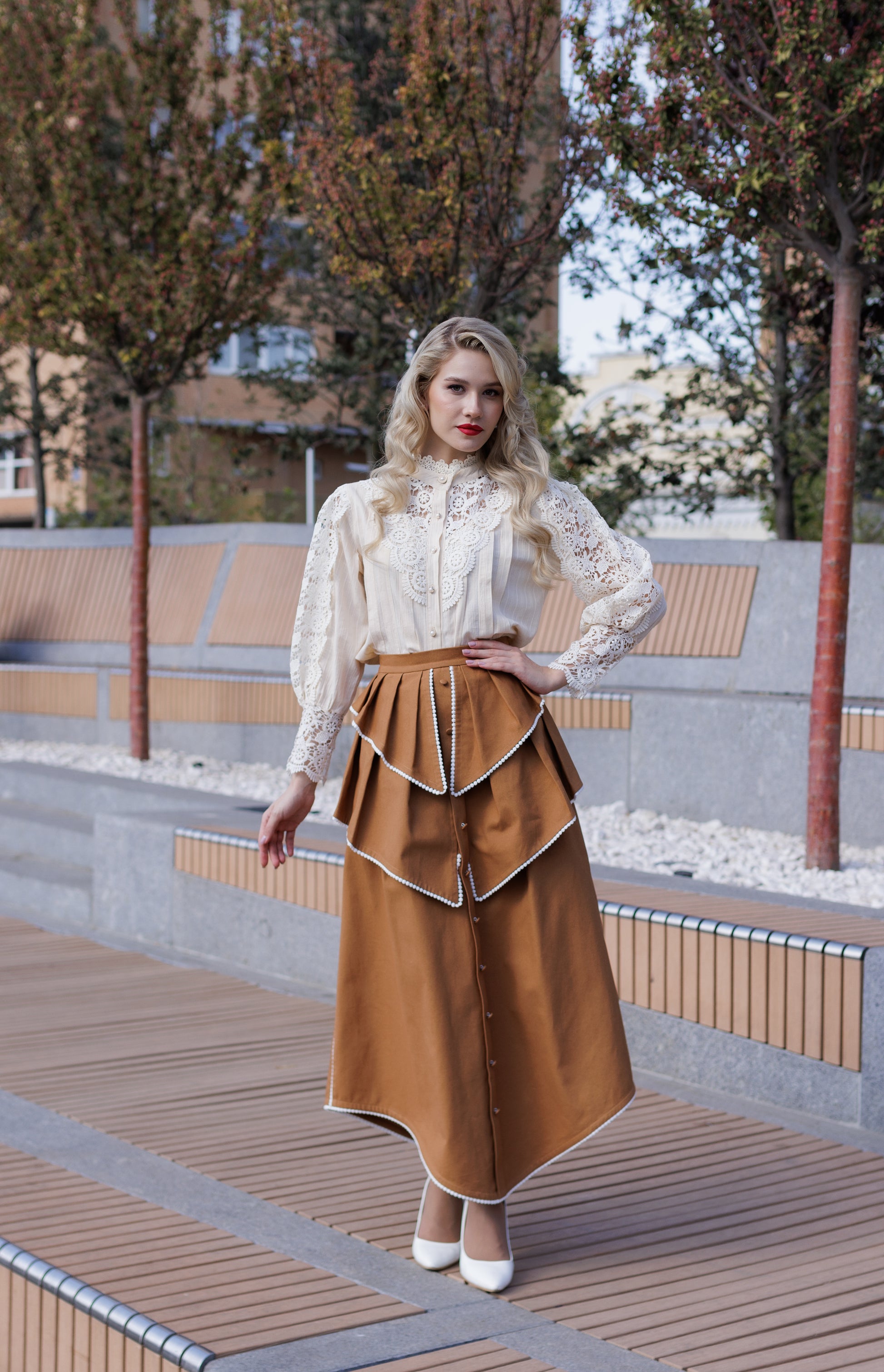 Skirt with white bonbons
