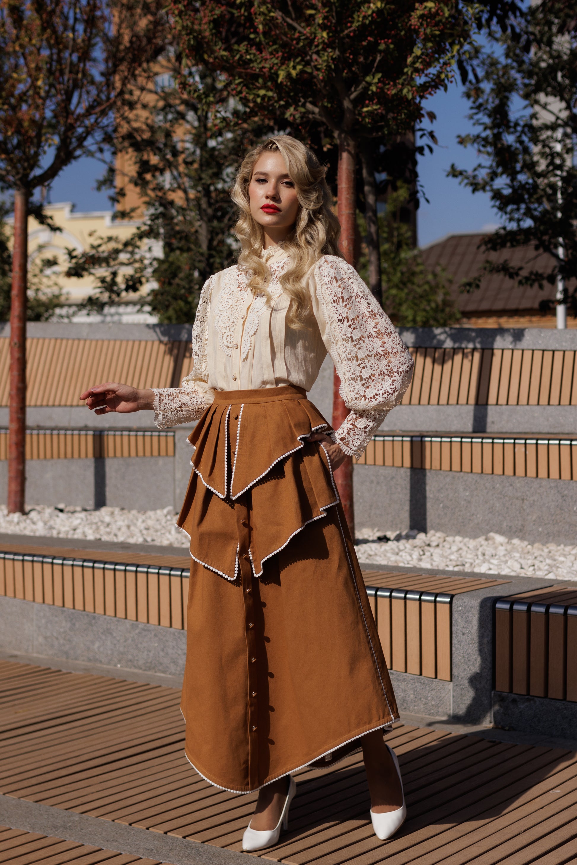 Skirt with white bonbons