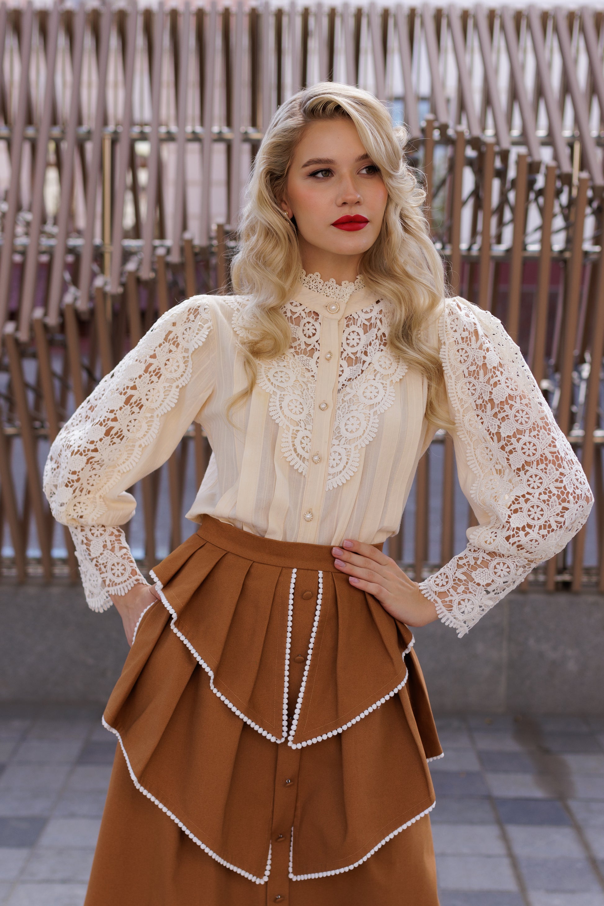 Skirt with white bonbons
