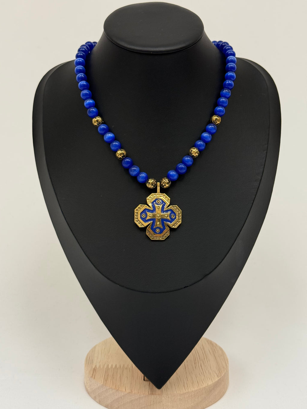 Single-Strand Necklace – Kyanite with Brass Beads and Pendant
