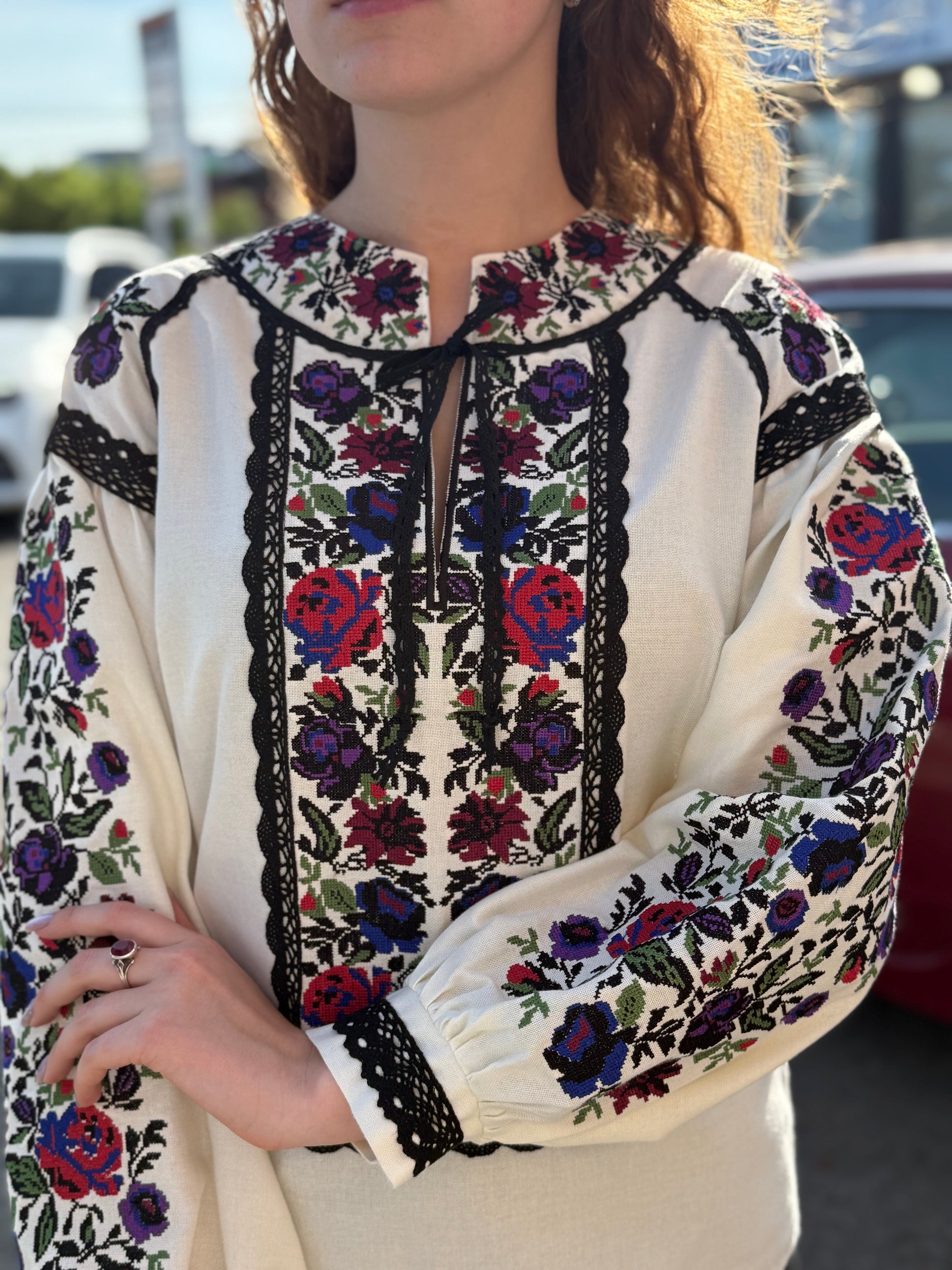 Wreath Embroidered Shirt (Women’s) (Raglan with Yoke)