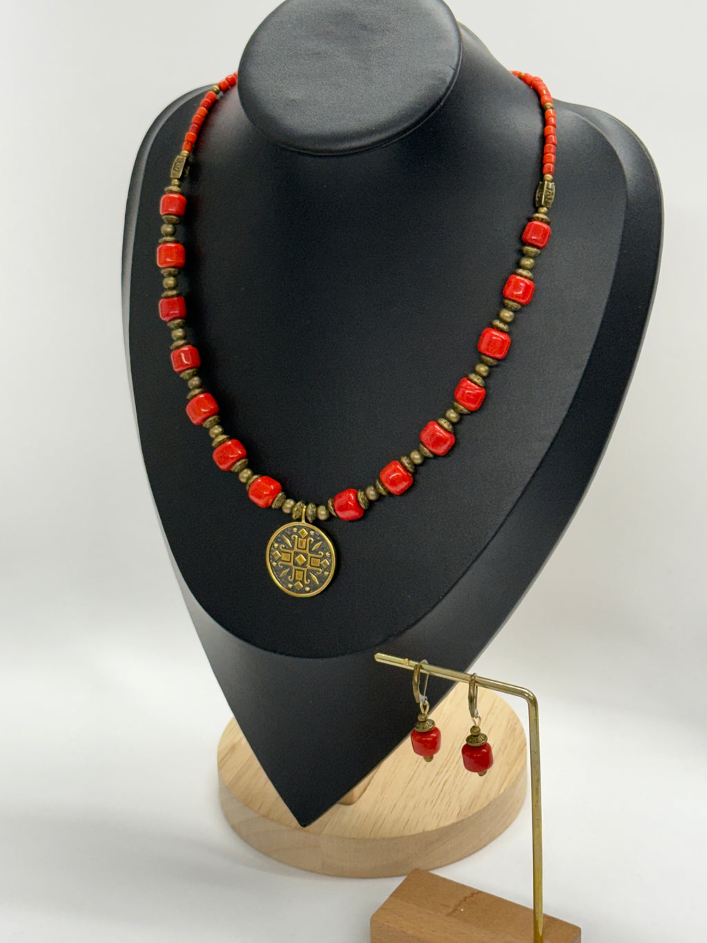 “Kryzhyk” Coral Necklace & Earrings Set