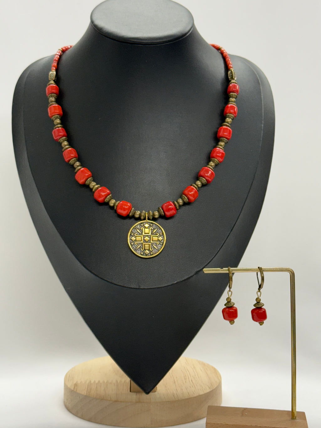 “Kryzhyk” Coral Necklace & Earrings Set
