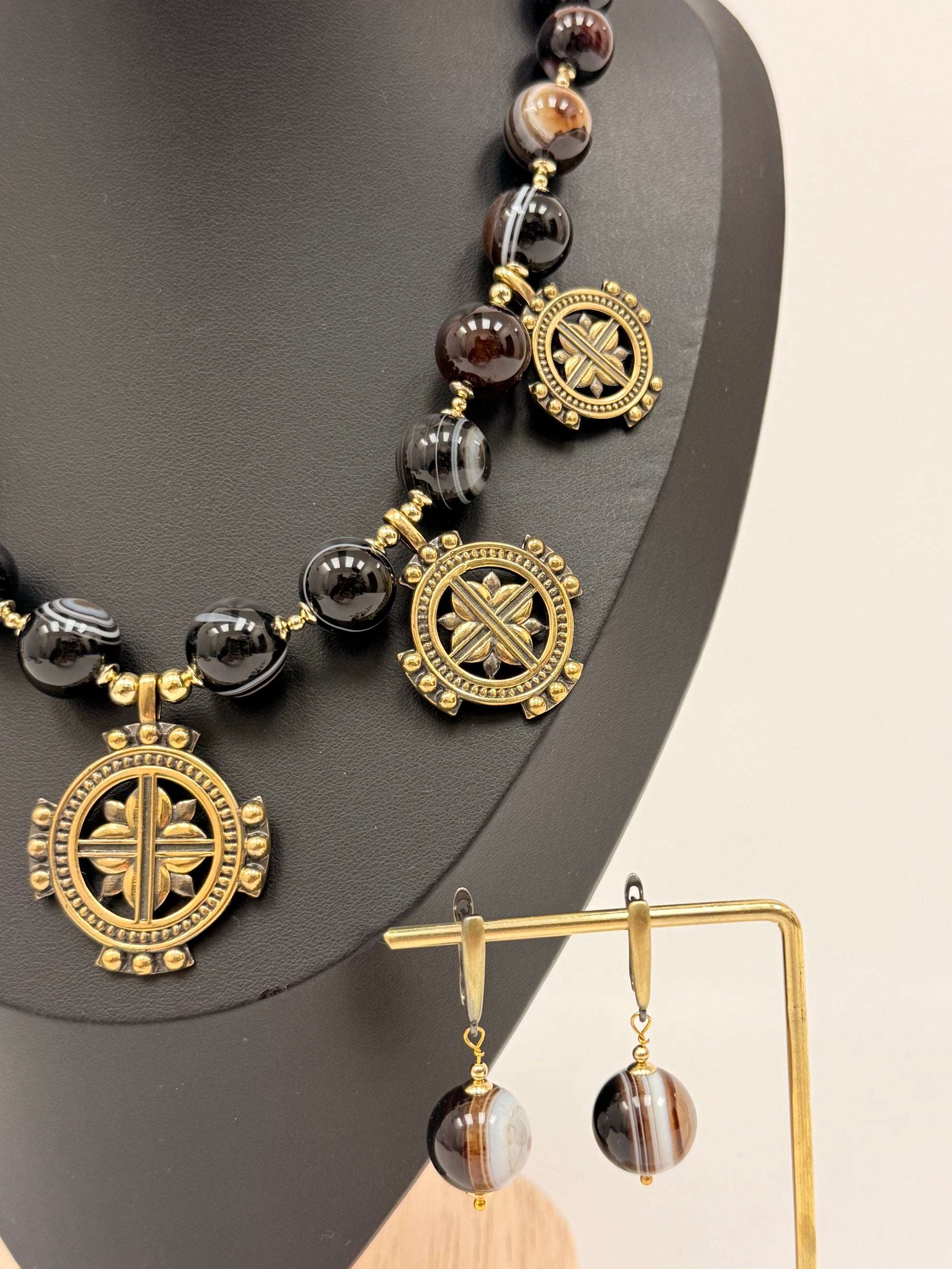 Single-Strand Striped Agate Necklace with Brass Pendants