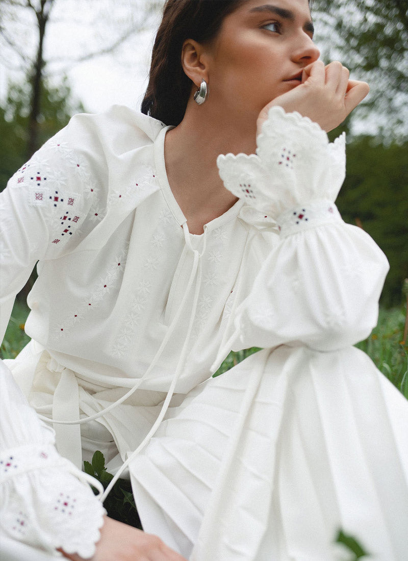 “Siaivo” Embroidered Blouse