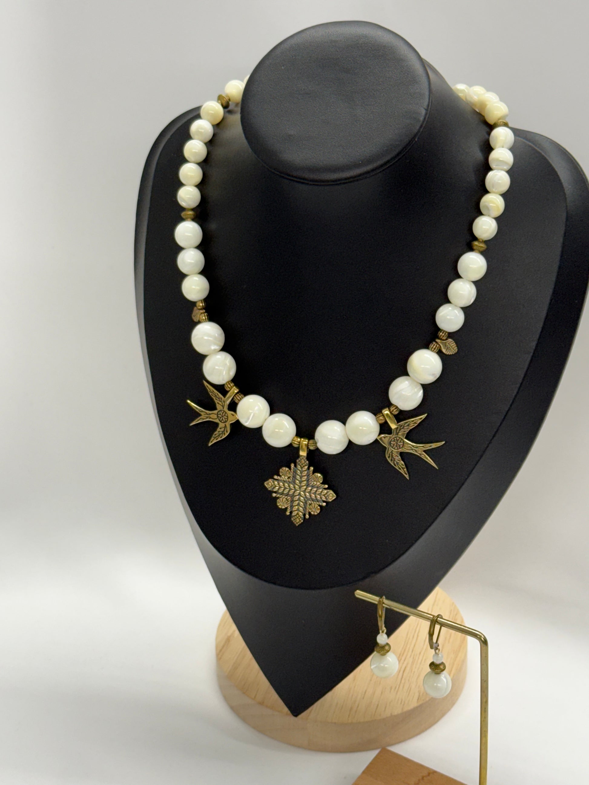“Pryletily Lastivky” Necklace & Earrings Set