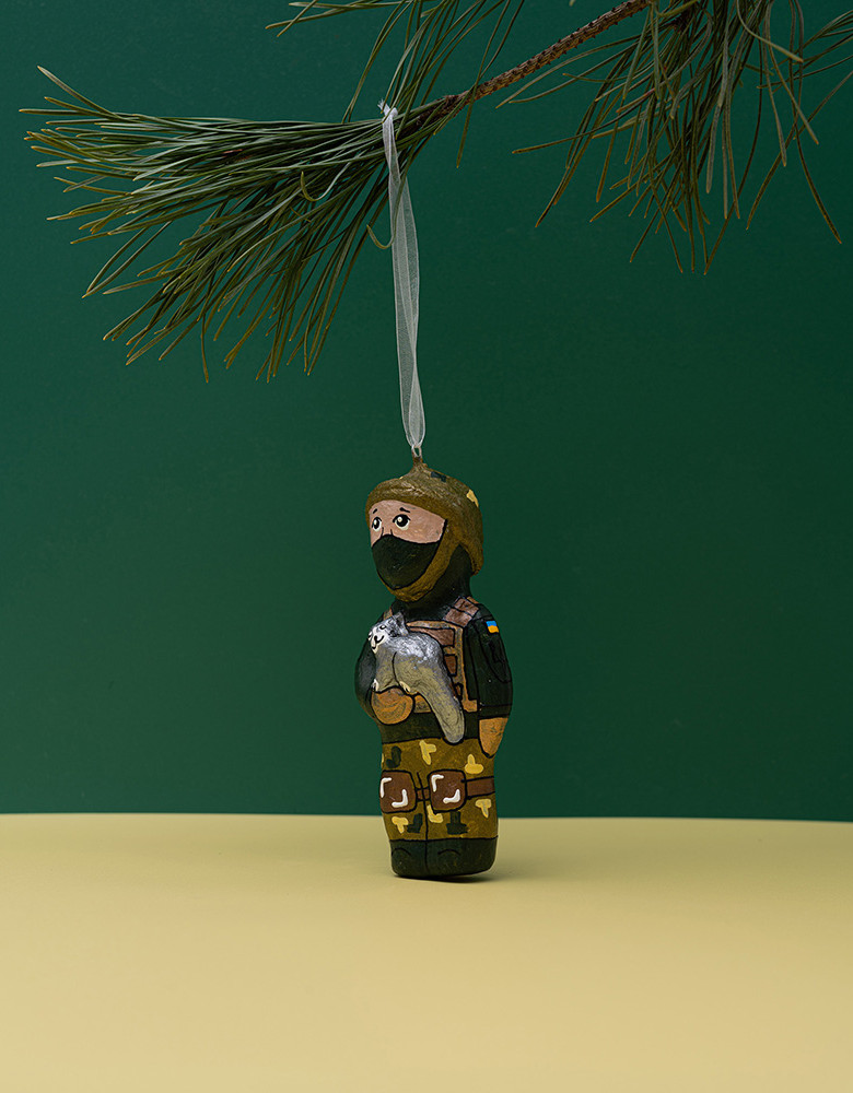 Souvenir "Defender with Cat" (Sculpture)