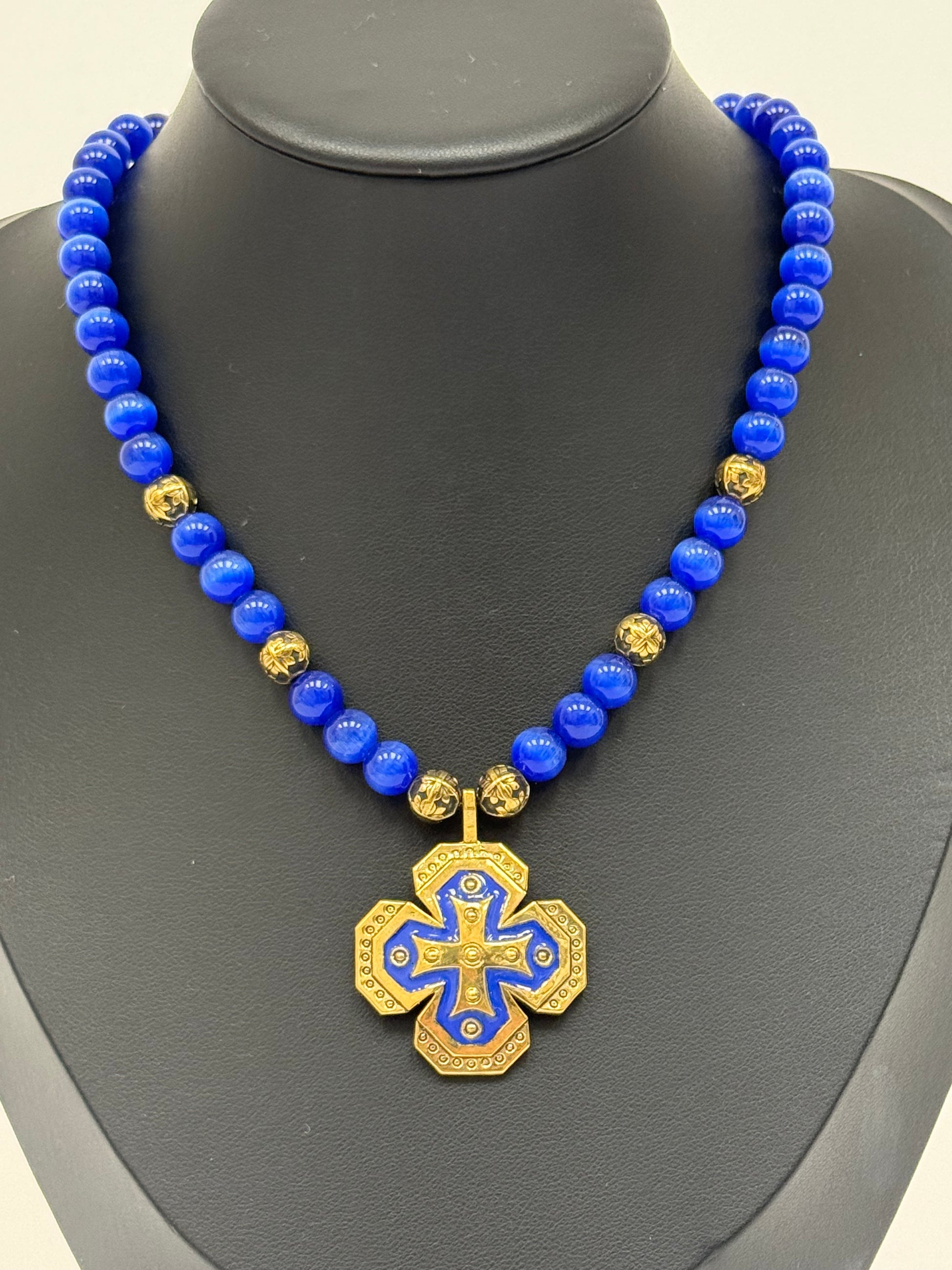 Single-Strand Necklace – Kyanite with Brass Beads and Pendant