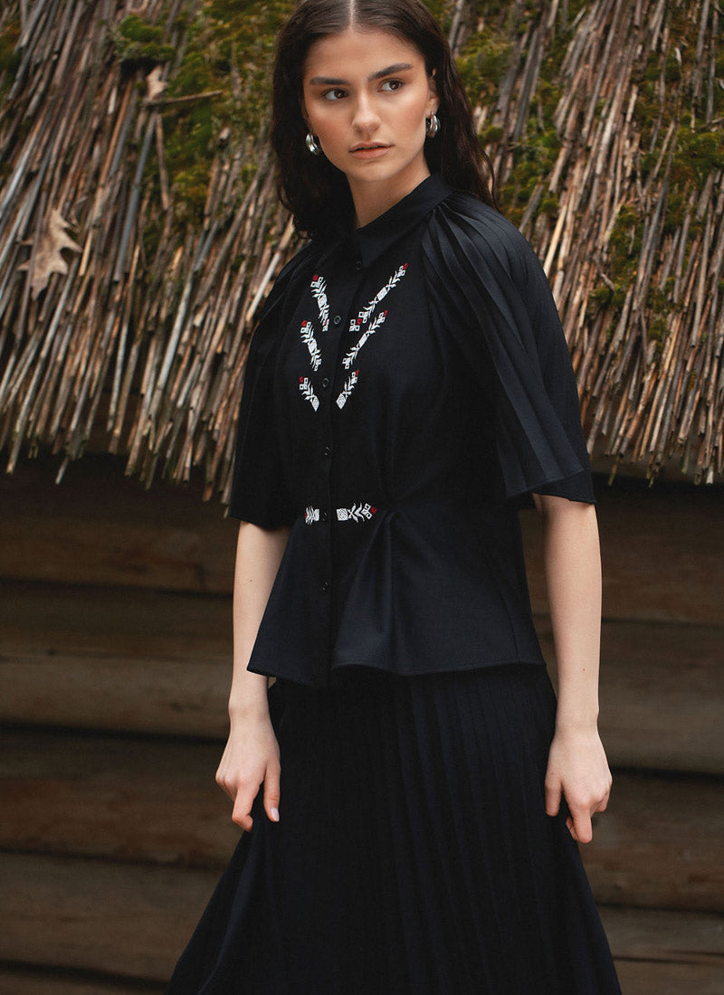“Homin” Black Embroidered Blouse