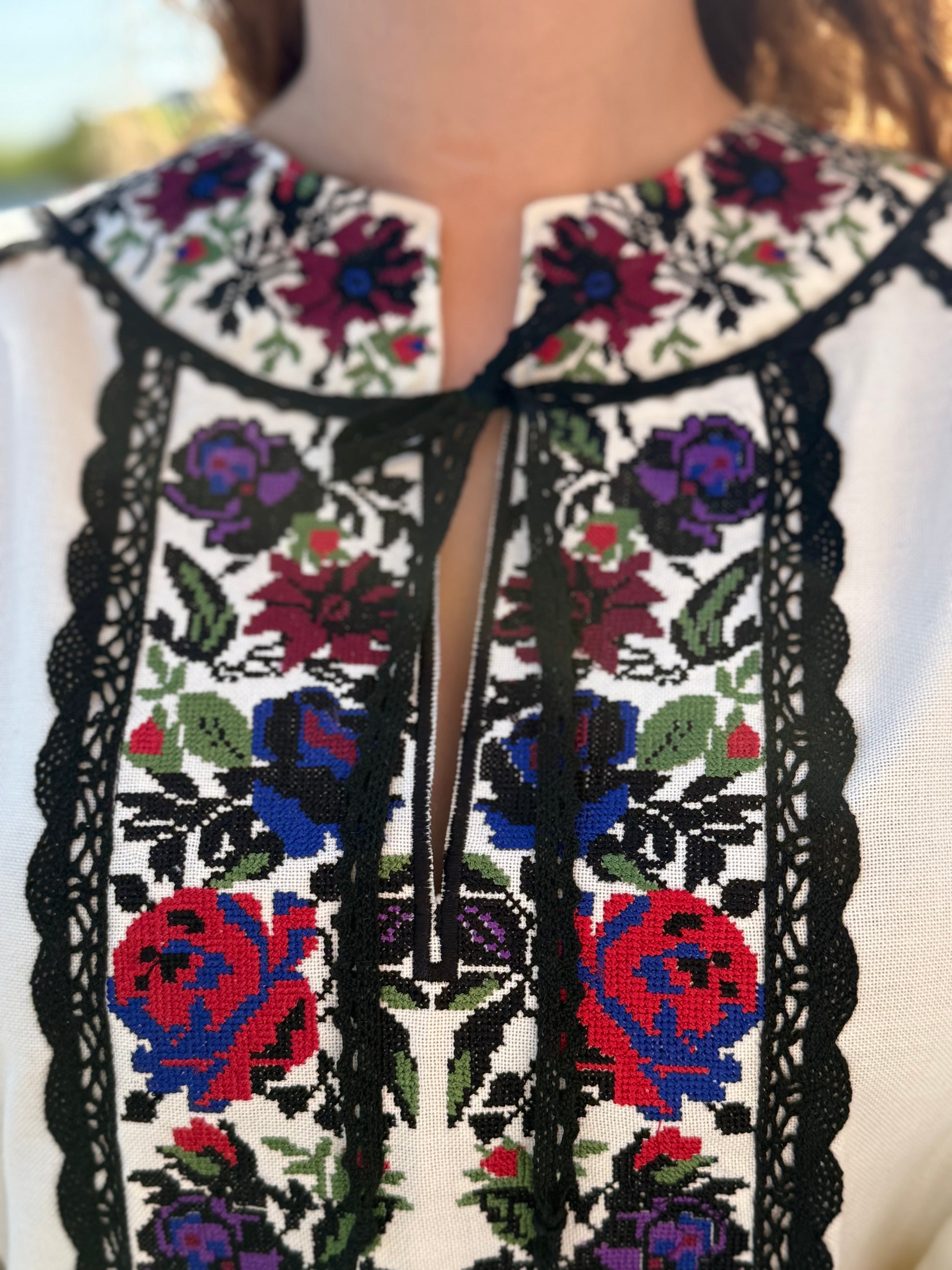 Wreath Embroidered Shirt (Women’s) (Raglan with Yoke)