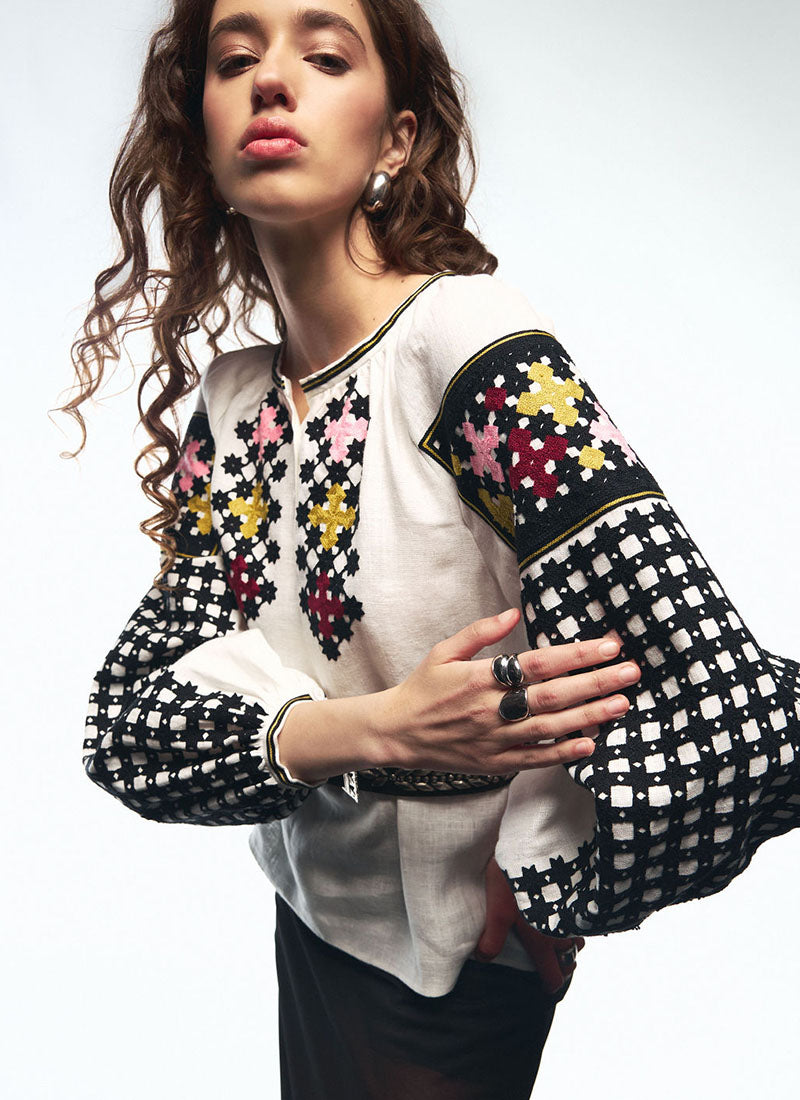 “Klekit” Linen Embroidered Blouse with Contrast Stitching