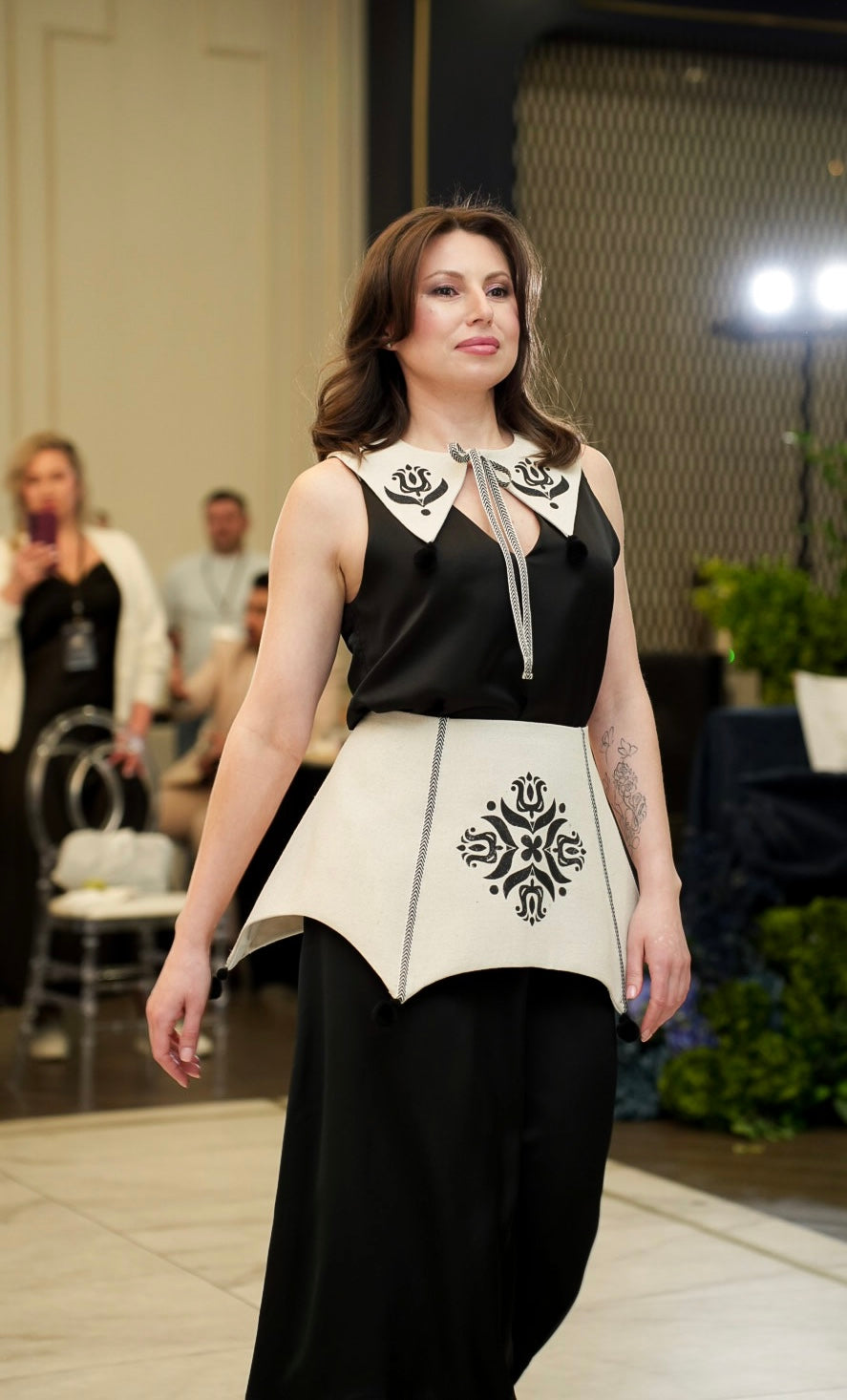 Linen Collar & Peplum Set with Traditional Vybiika Print