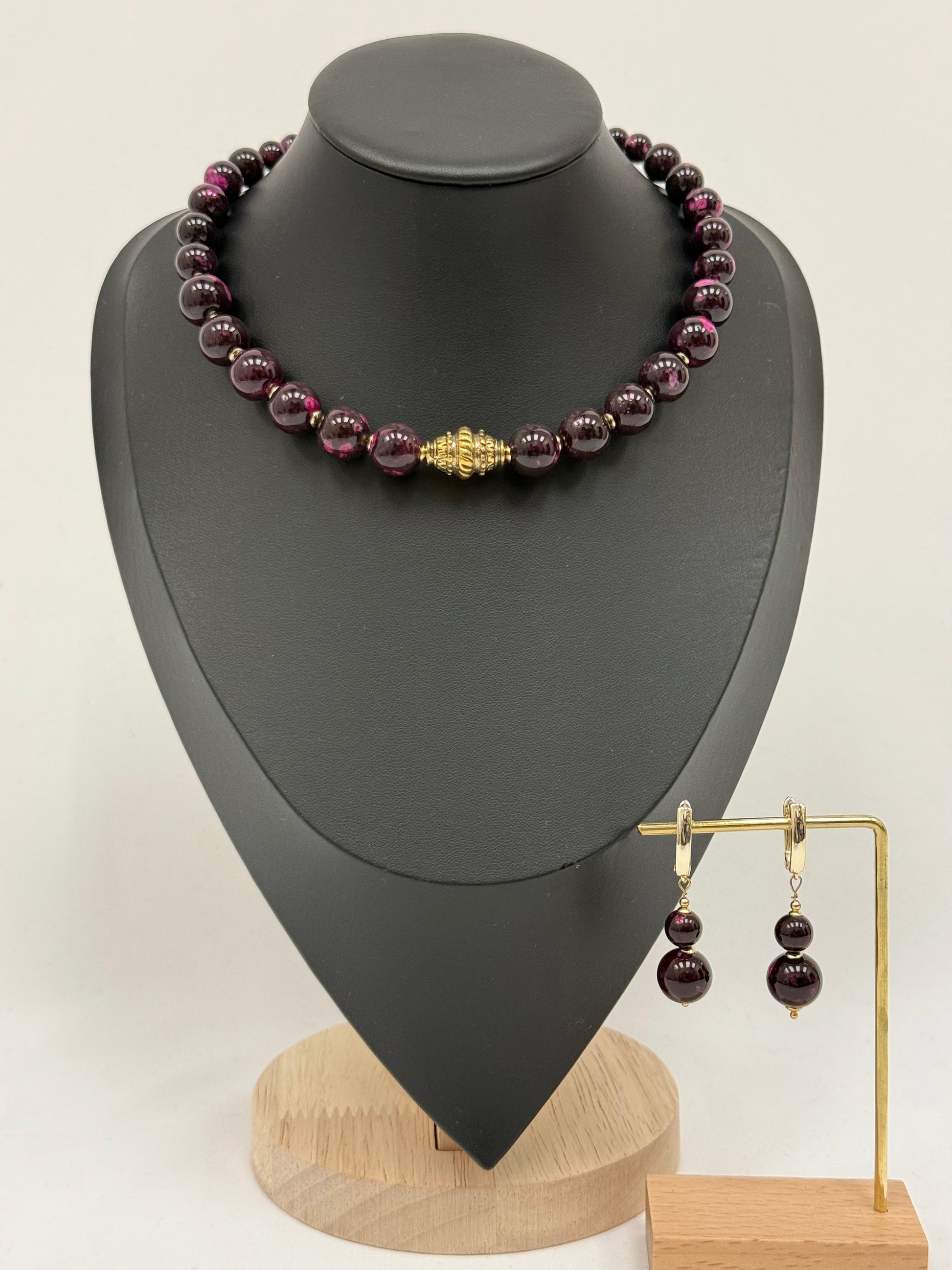 Single-Strand Pink-Brown Jasper Choker with Brass Bead
