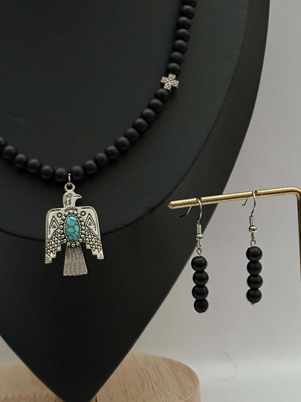 Single-Strand Black Onyx Necklace with Eagle Pendant and Earrings