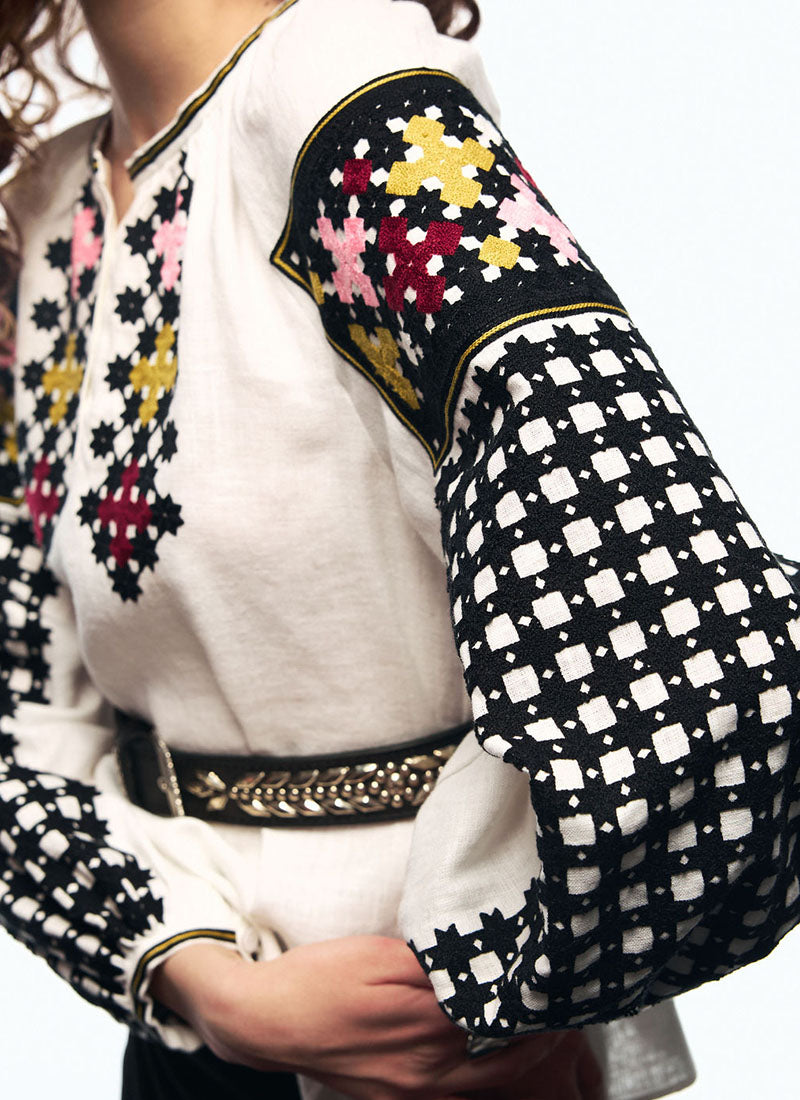 “Klekit” Linen Embroidered Blouse with Contrast Stitching