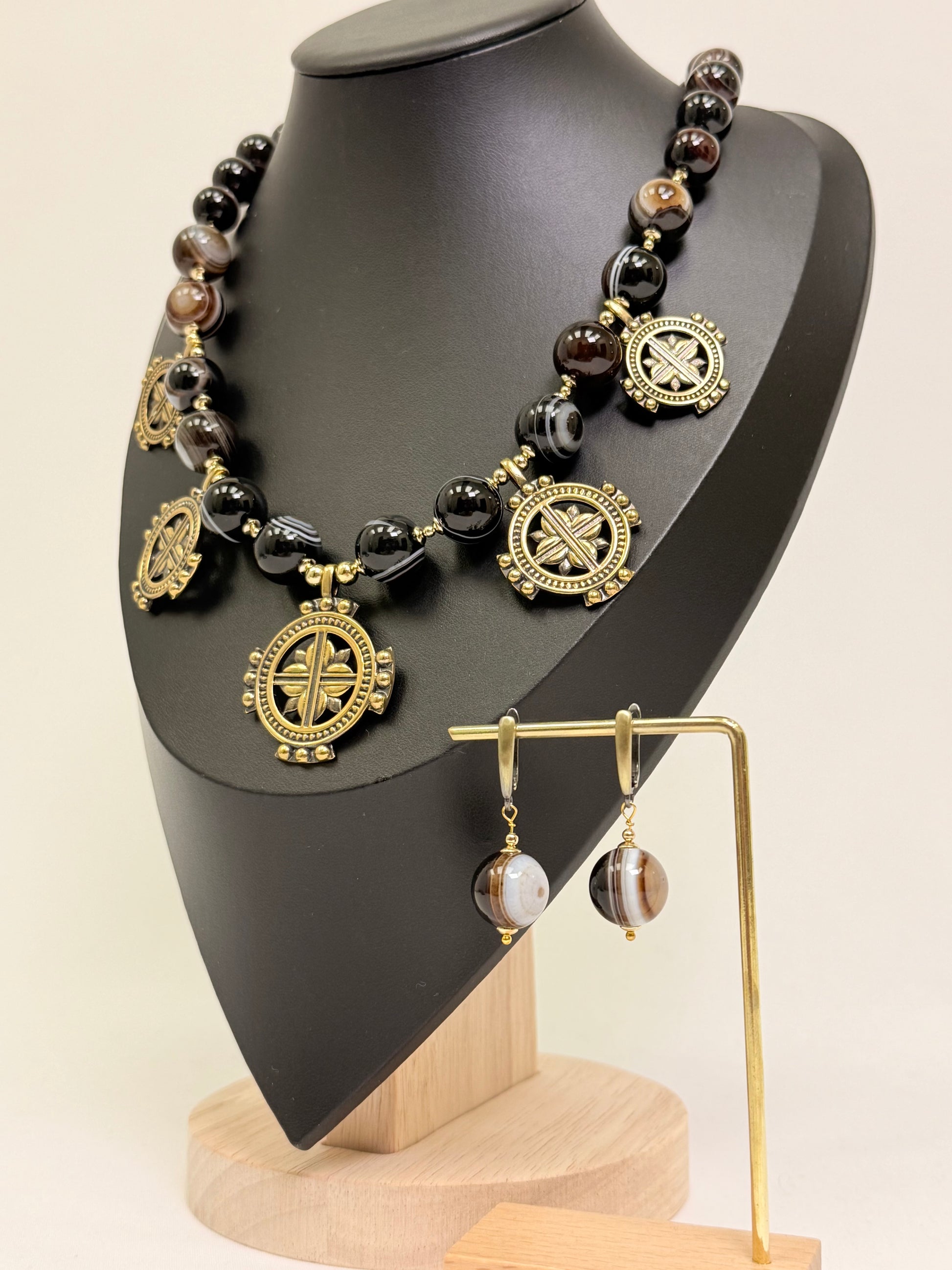 Single-Strand Striped Agate Necklace with Brass Pendants