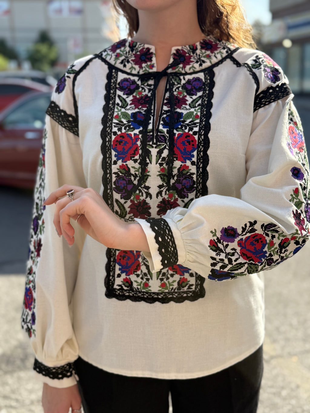 Wreath Embroidered Shirt (Women’s) (Raglan with Yoke)