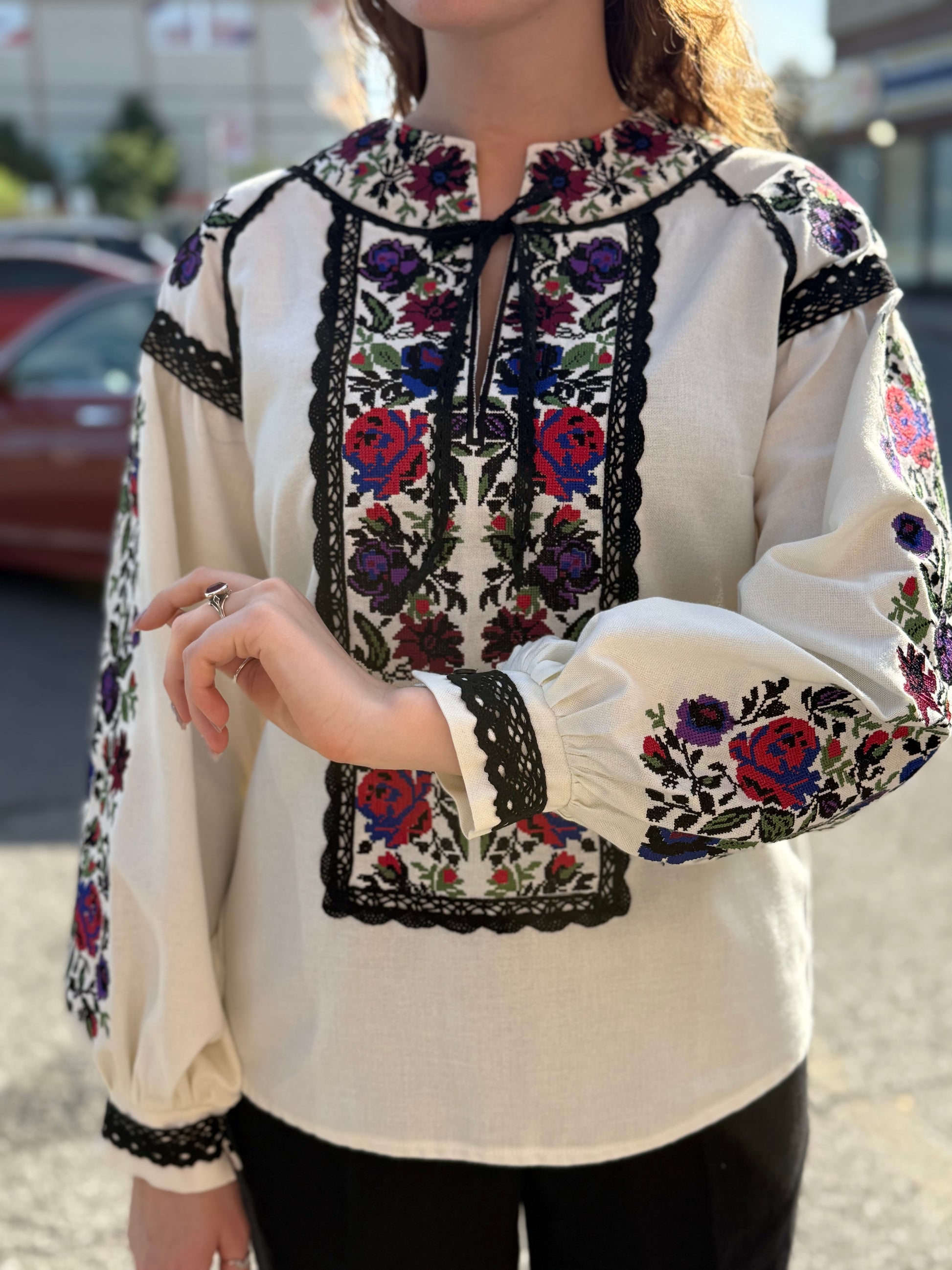 Wreath Embroidered Shirt (Women’s) (Raglan with Yoke)