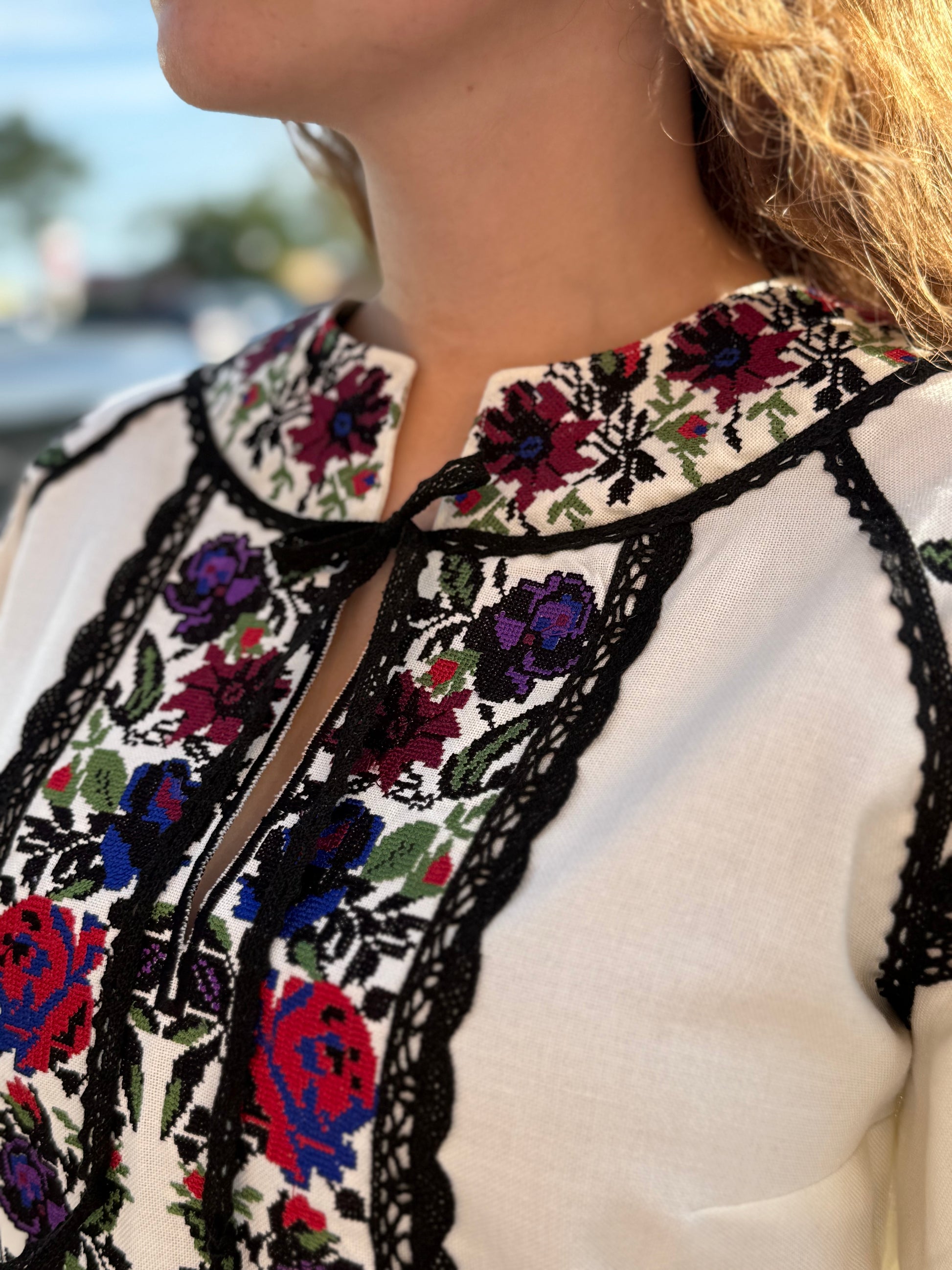 Wreath Embroidered Shirt (Women’s) (Raglan with Yoke)