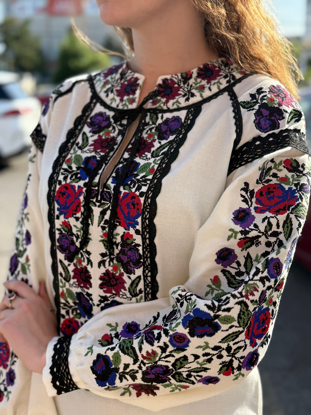 Wreath Embroidered Shirt (Women’s) (Raglan with Yoke)