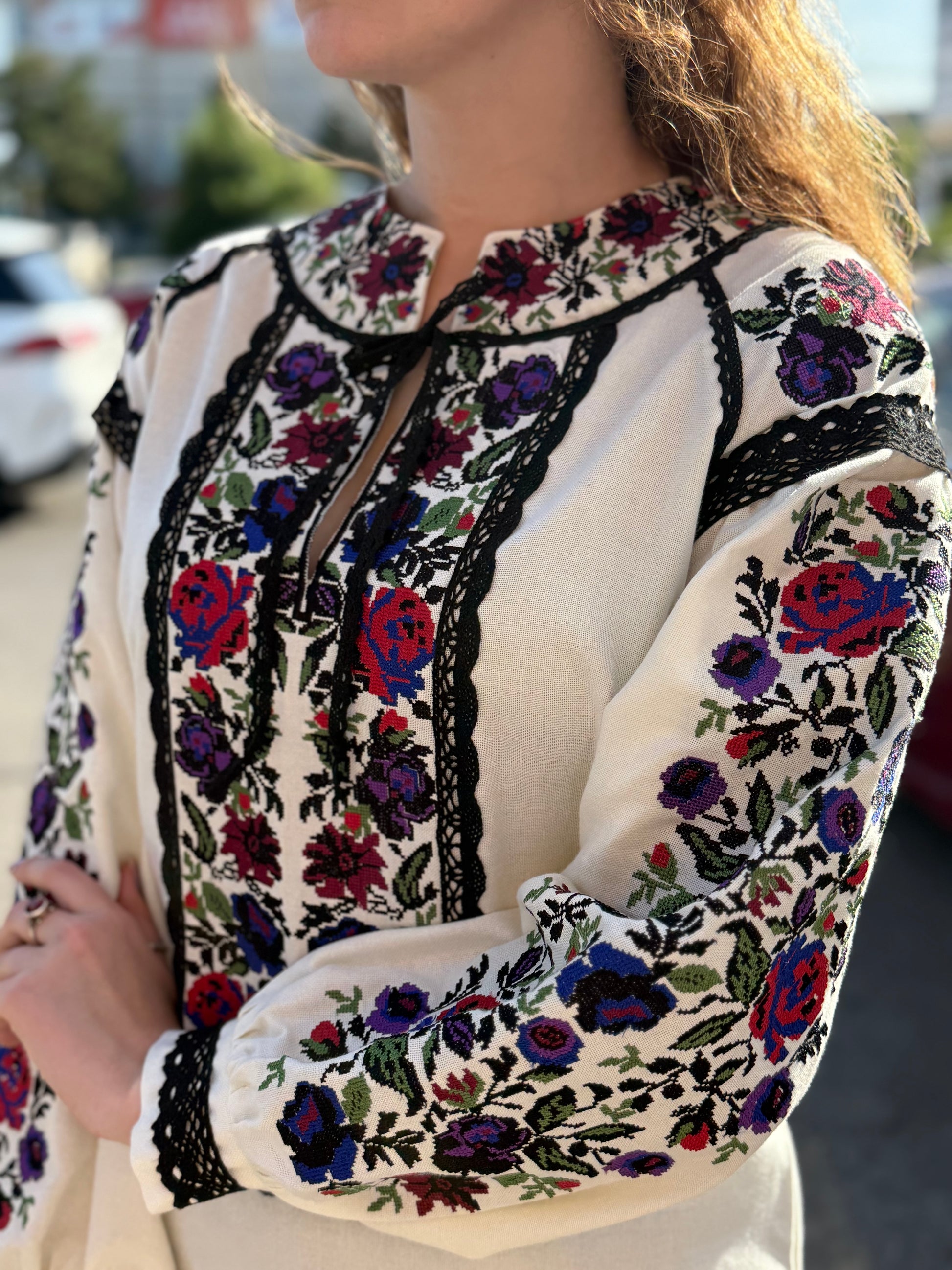 Wreath Embroidered Shirt (Women’s) (Raglan with Yoke)