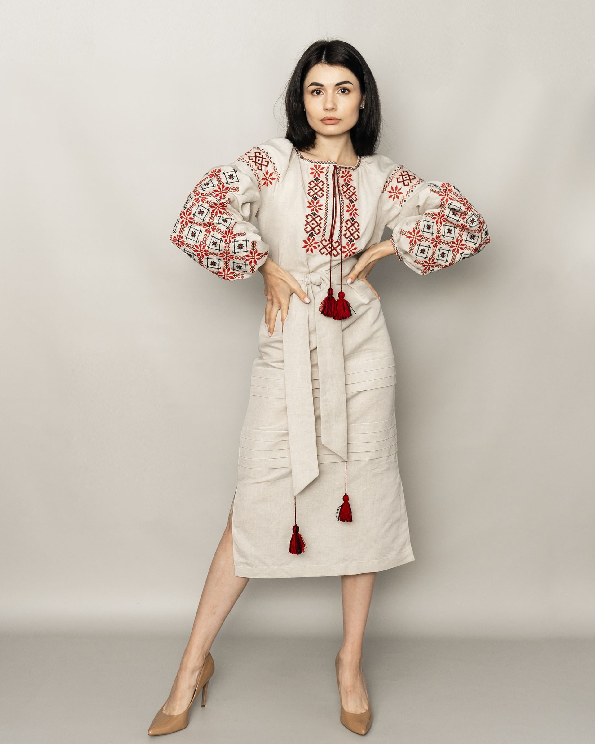 Embroidered dress "Oberig"
