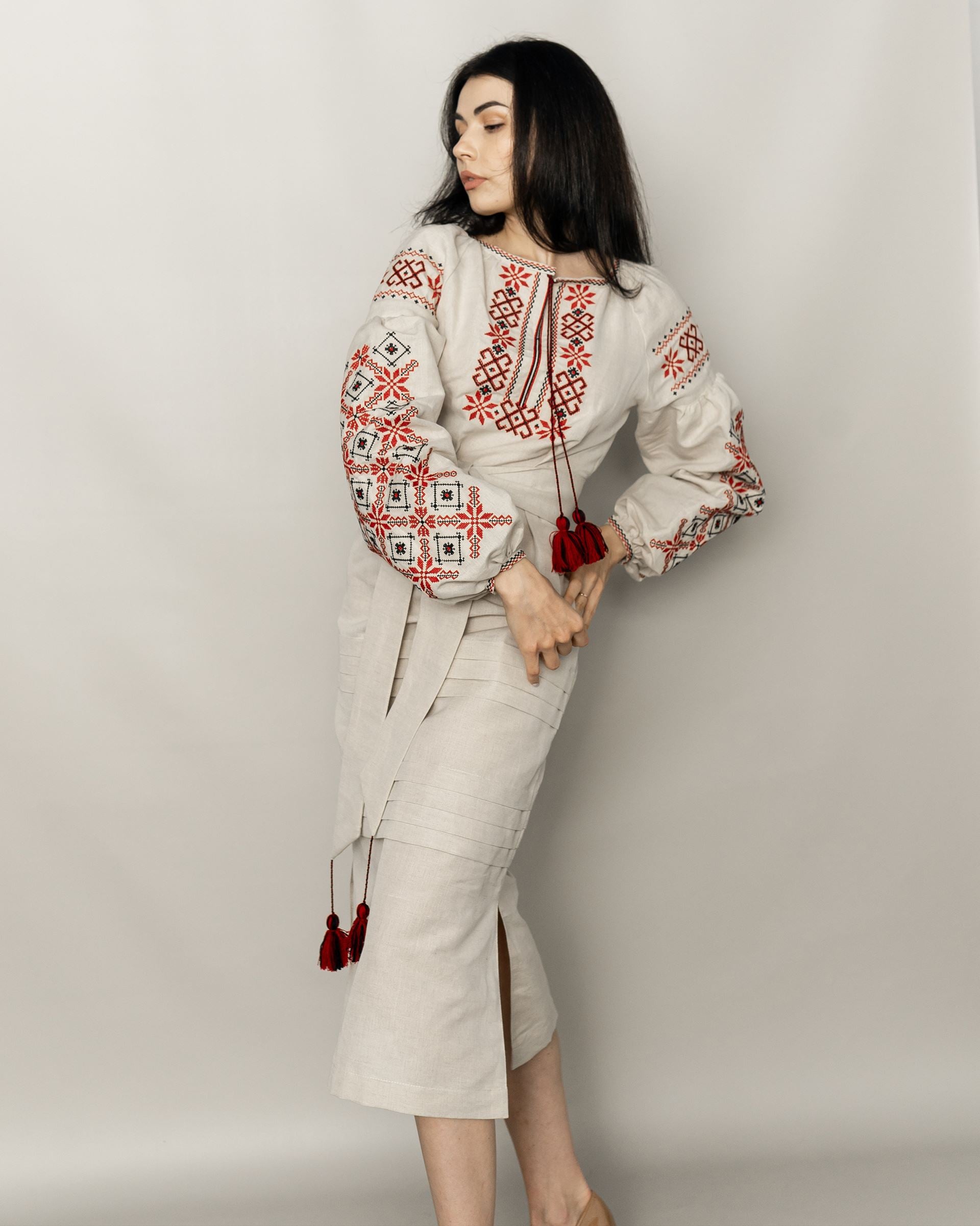 Embroidered dress "Oberig"