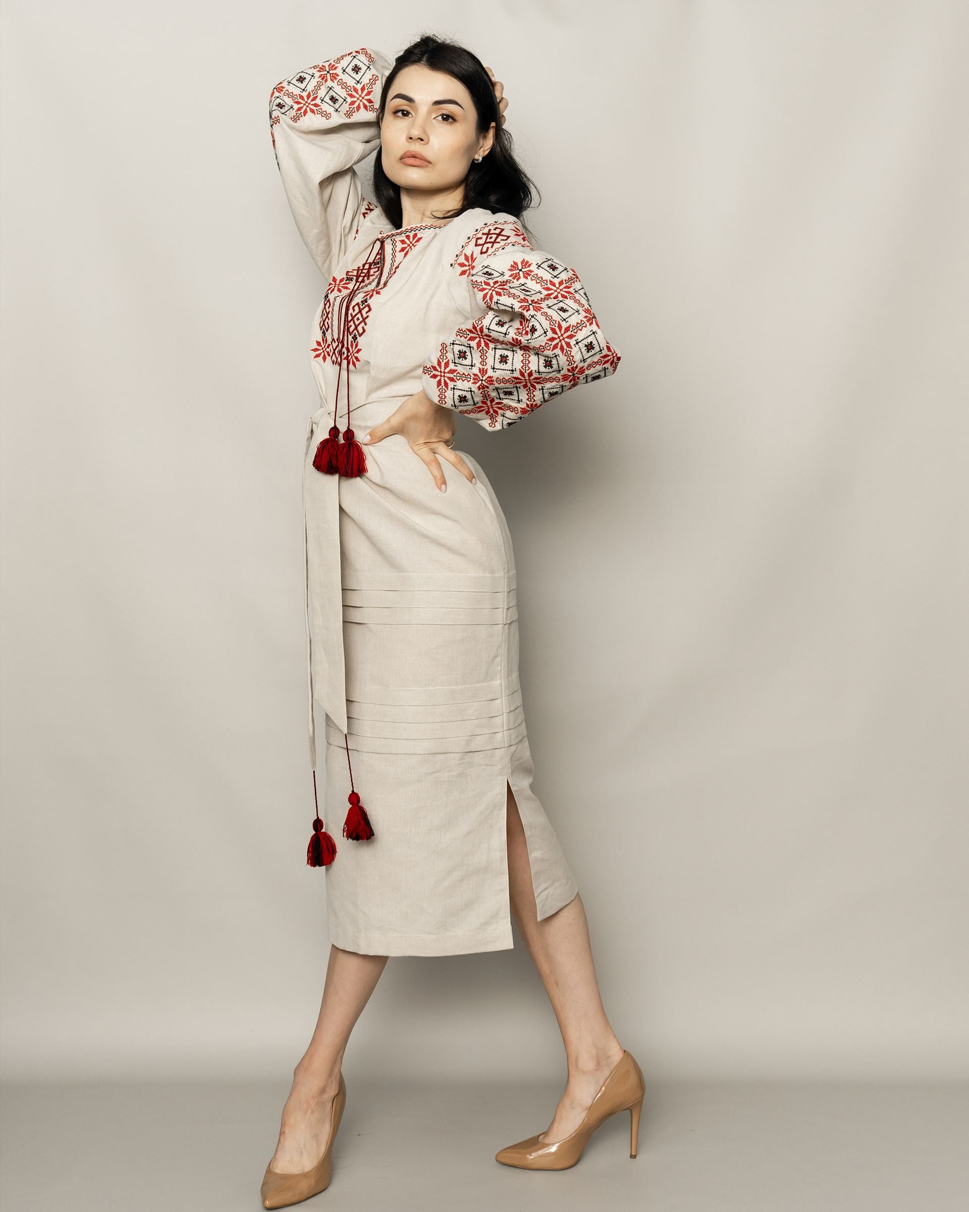 Embroidered dress "Oberig"