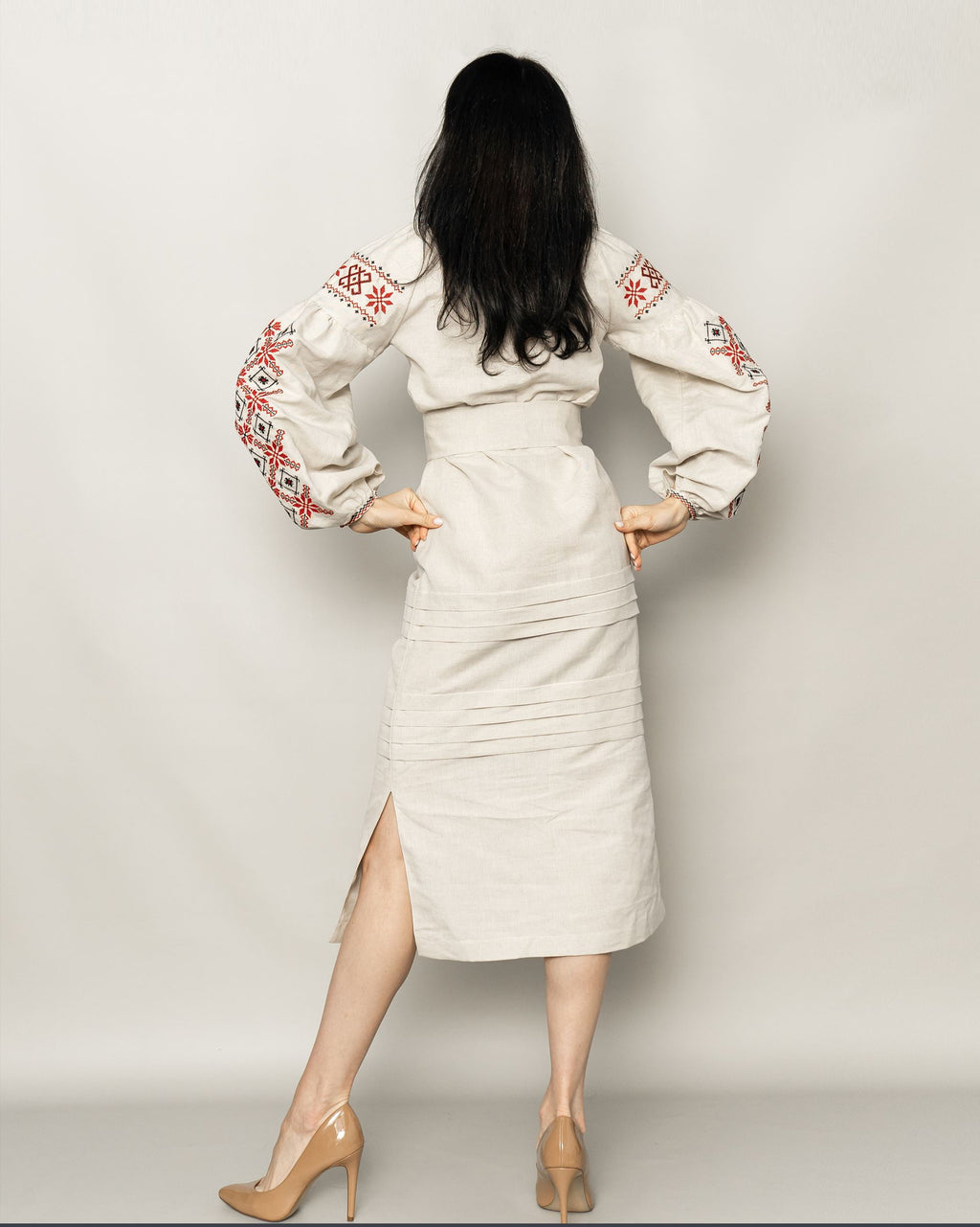 Embroidered dress "Oberig"
