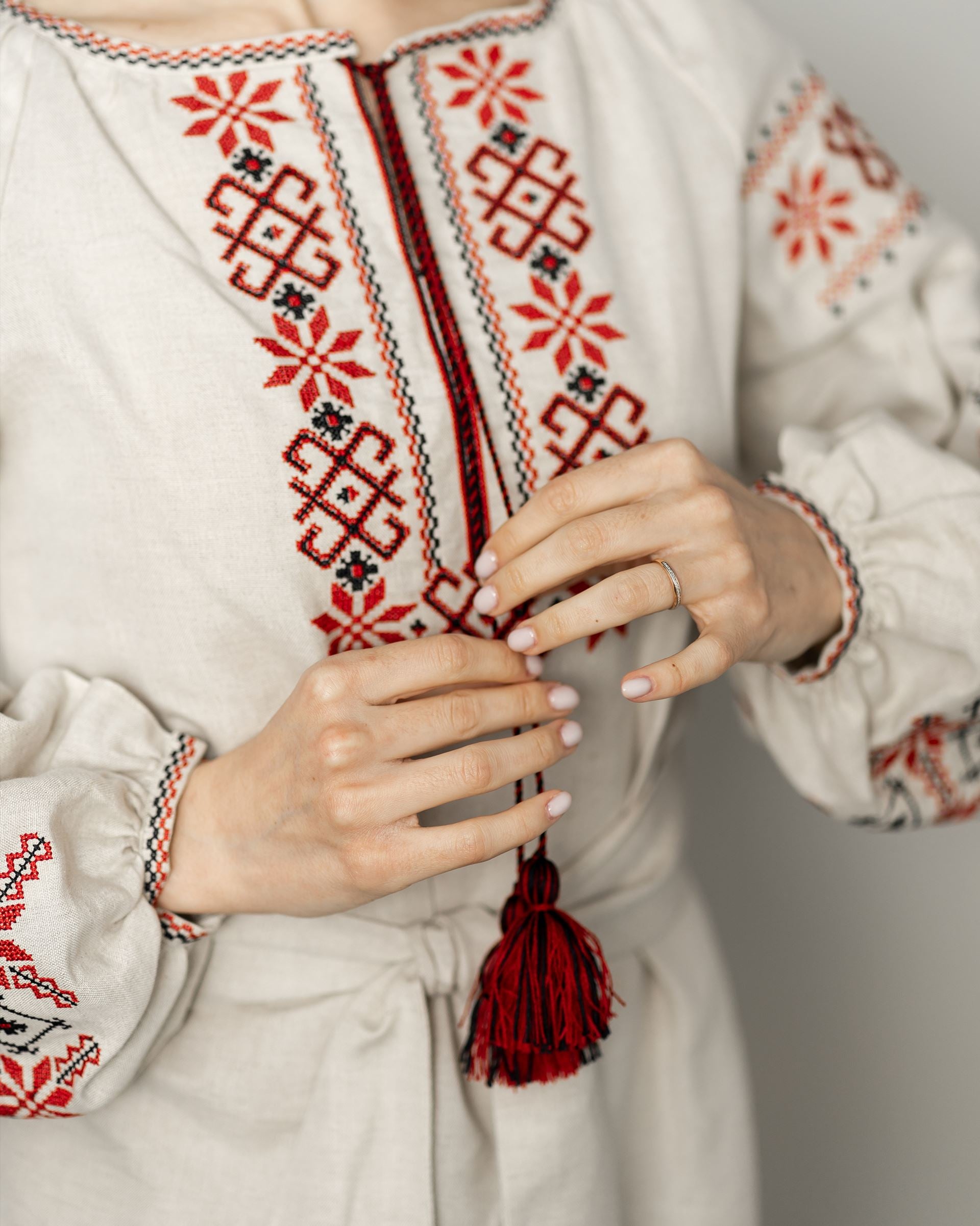 Embroidered dress "Oberig"