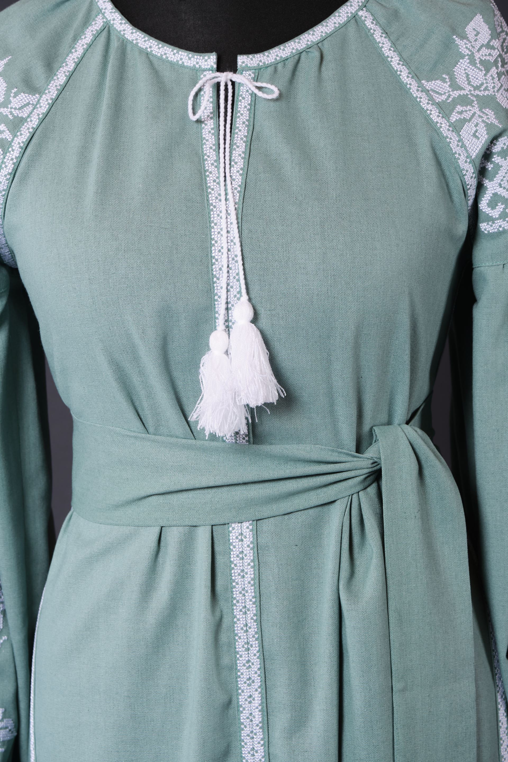 Embroidered dress "Nefritova" (jade)