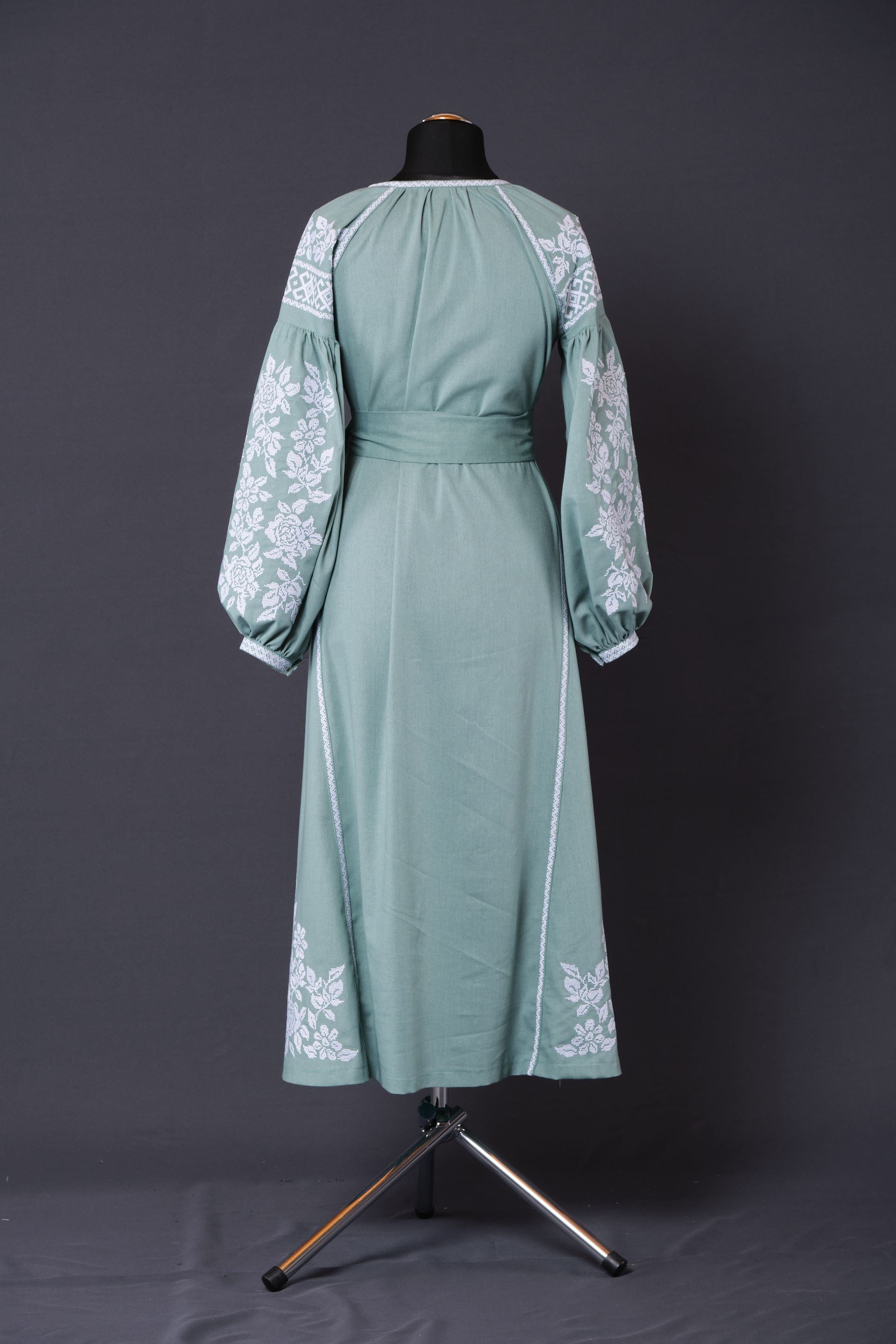 Embroidered dress "Nefritova" (jade)