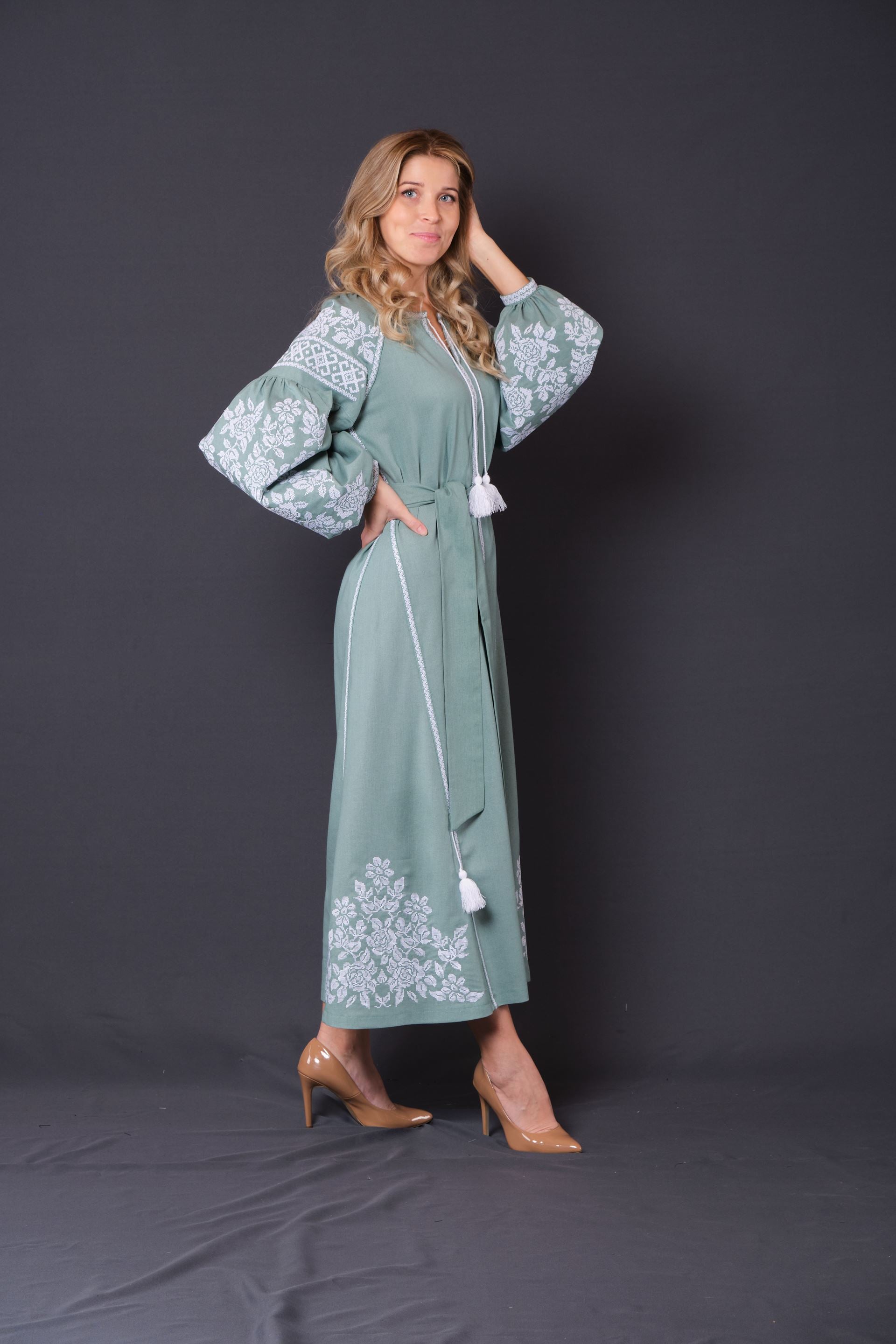 Embroidered dress "Nefritova" (jade)