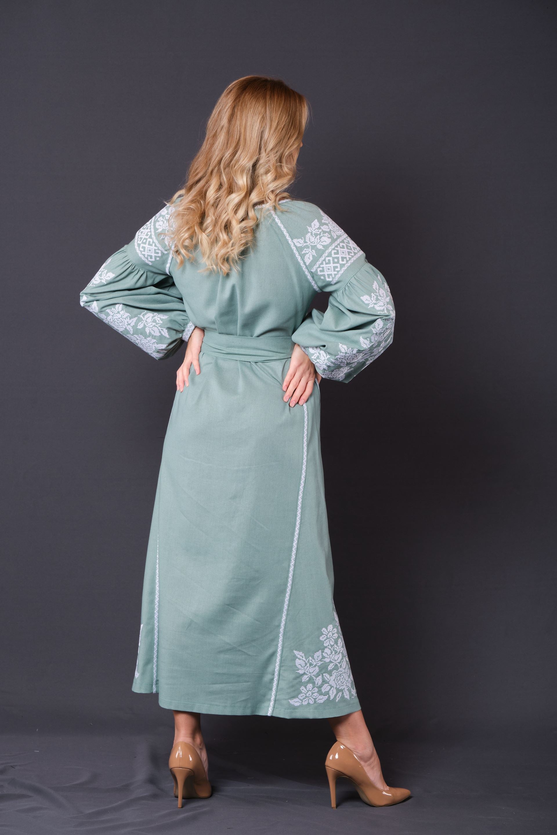 Embroidered dress "Nefritova" (jade)