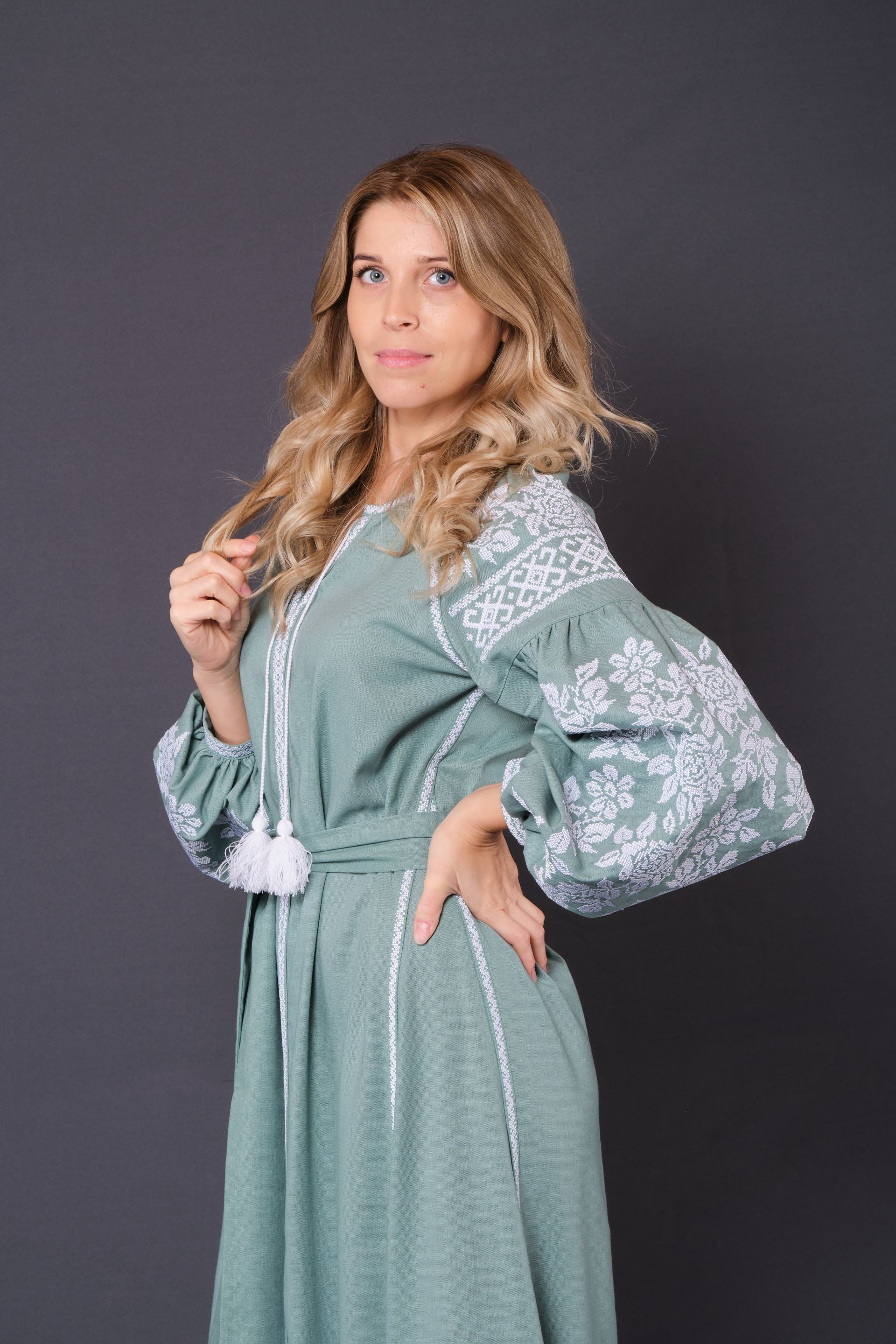 Embroidered dress "Nefritova"