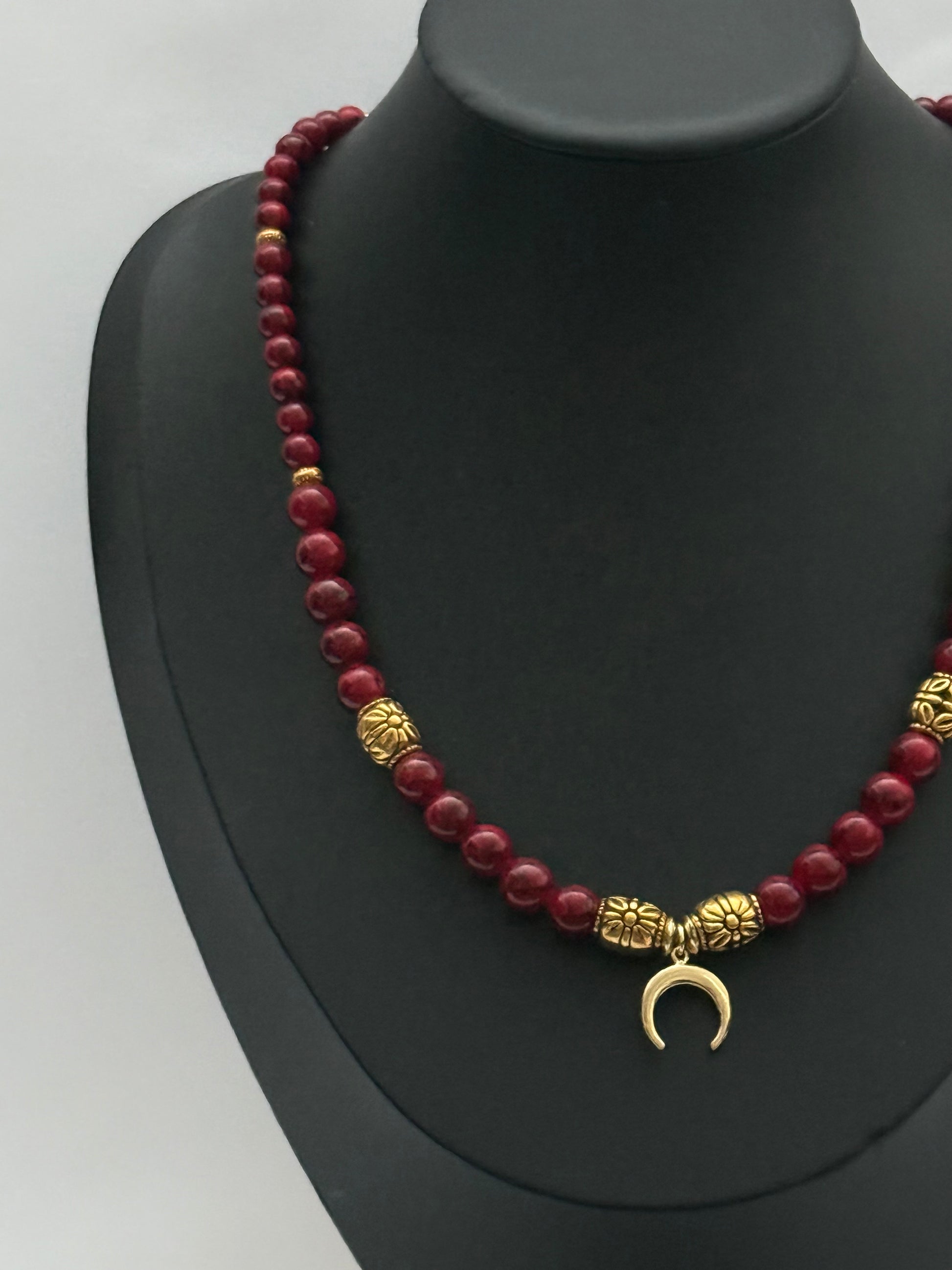 Single-Strand Red Ceramic Necklace with Lunula Pendant