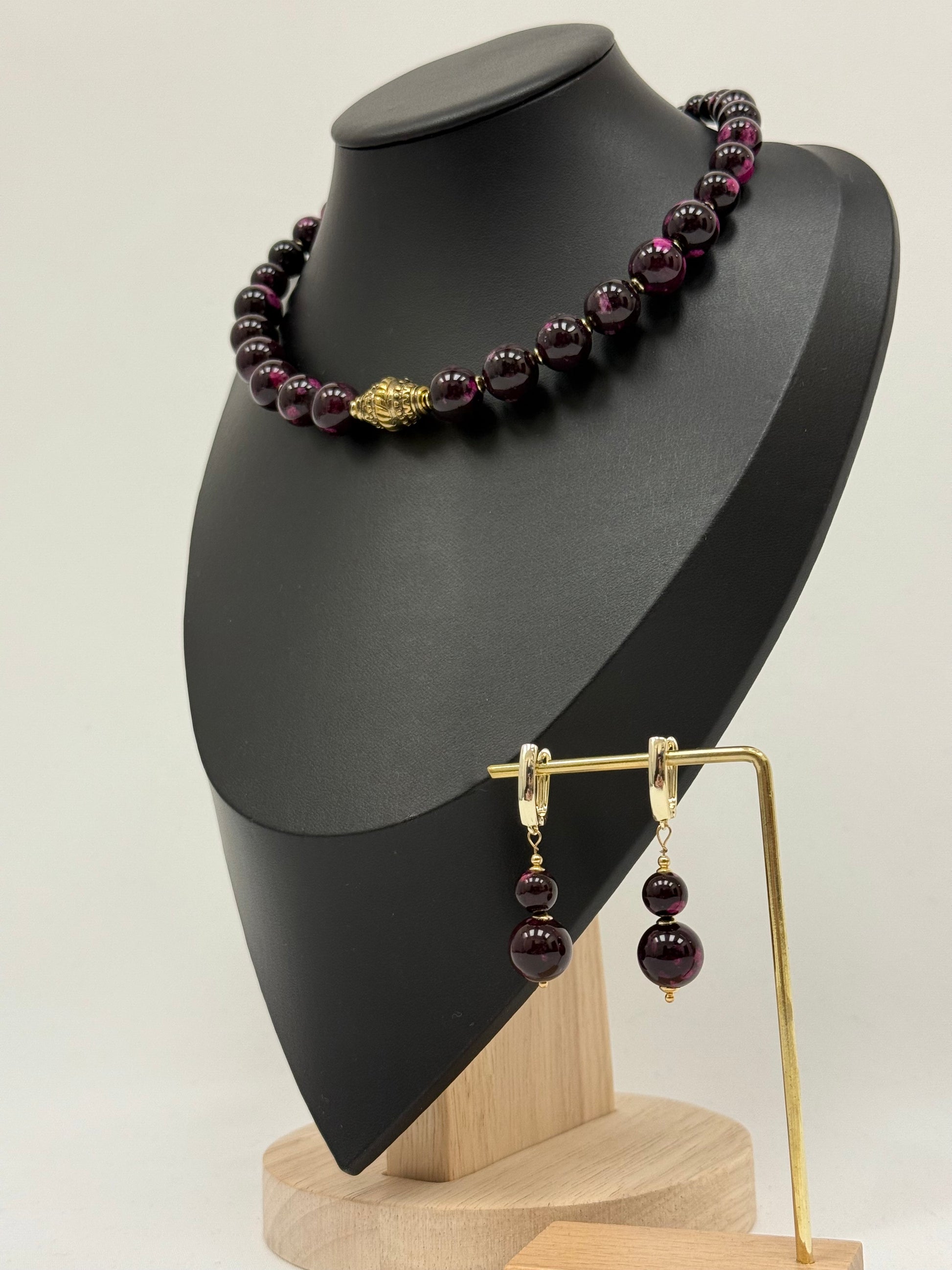 Single-Strand Pink-Brown Jasper Choker with Brass Bead
