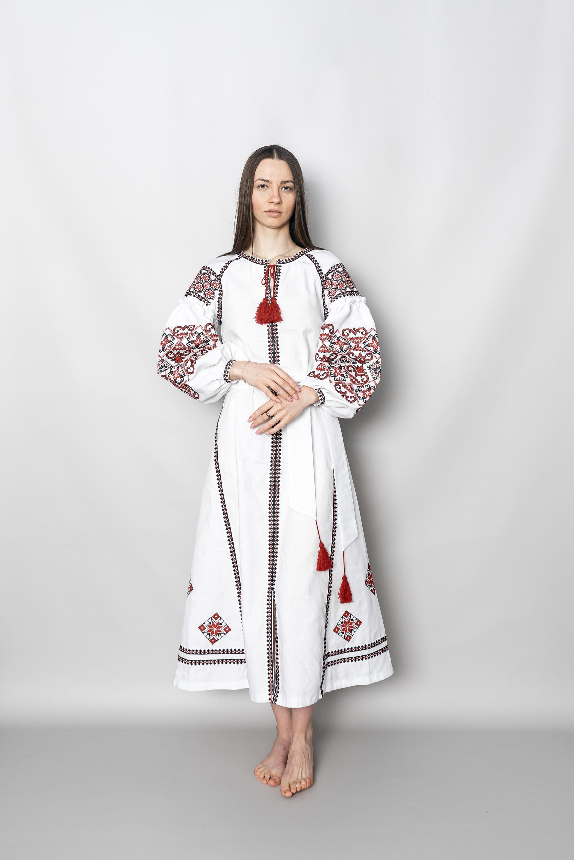 Embroidered dress "Elegance"